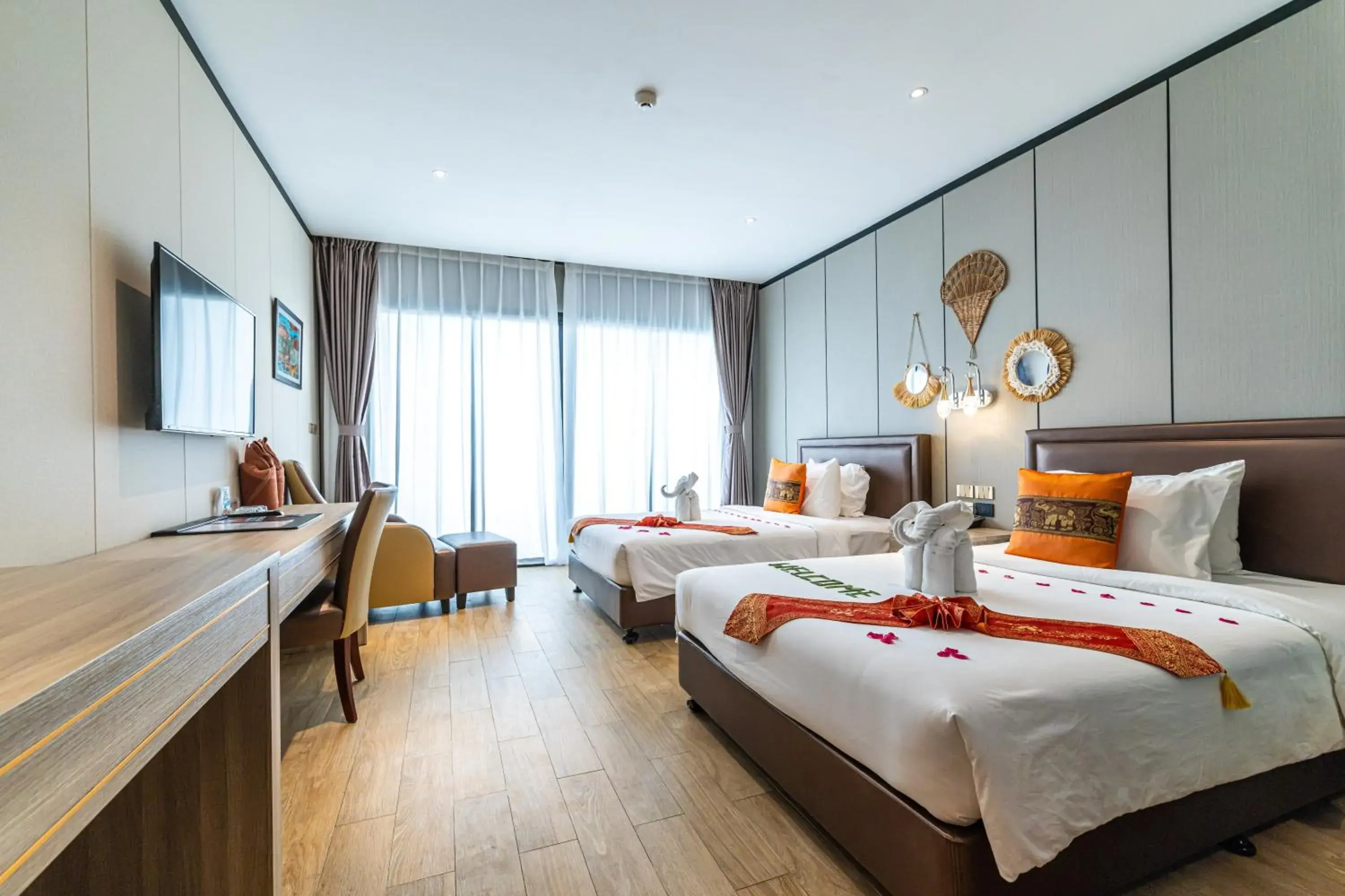 Deluxe Twin Room in BJ & Radisson Sea View Hotel Deluxe Twin Room in BJ & Radisson Sea View Hotel