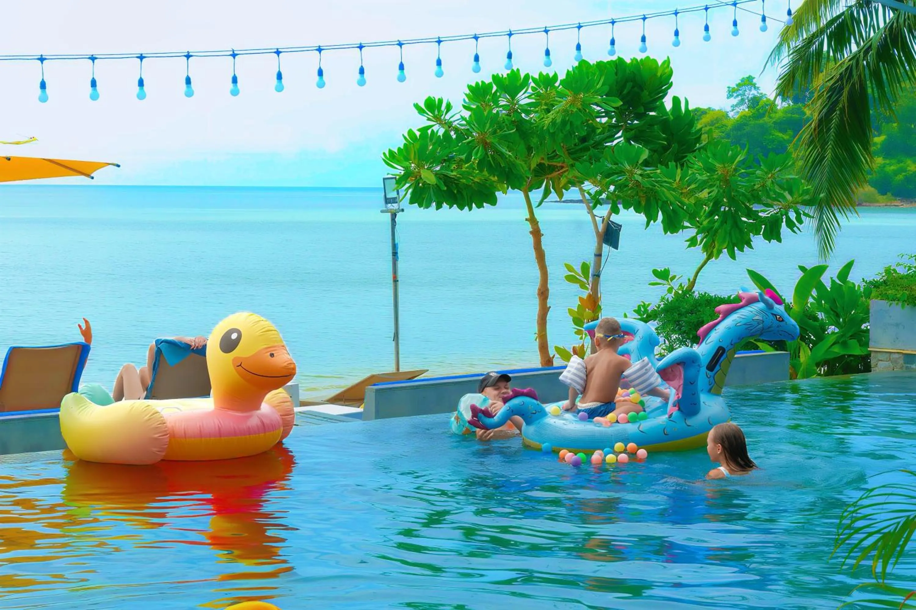 Swimming pool in Phuket Moonlit Bay Seaview Resort & Spa