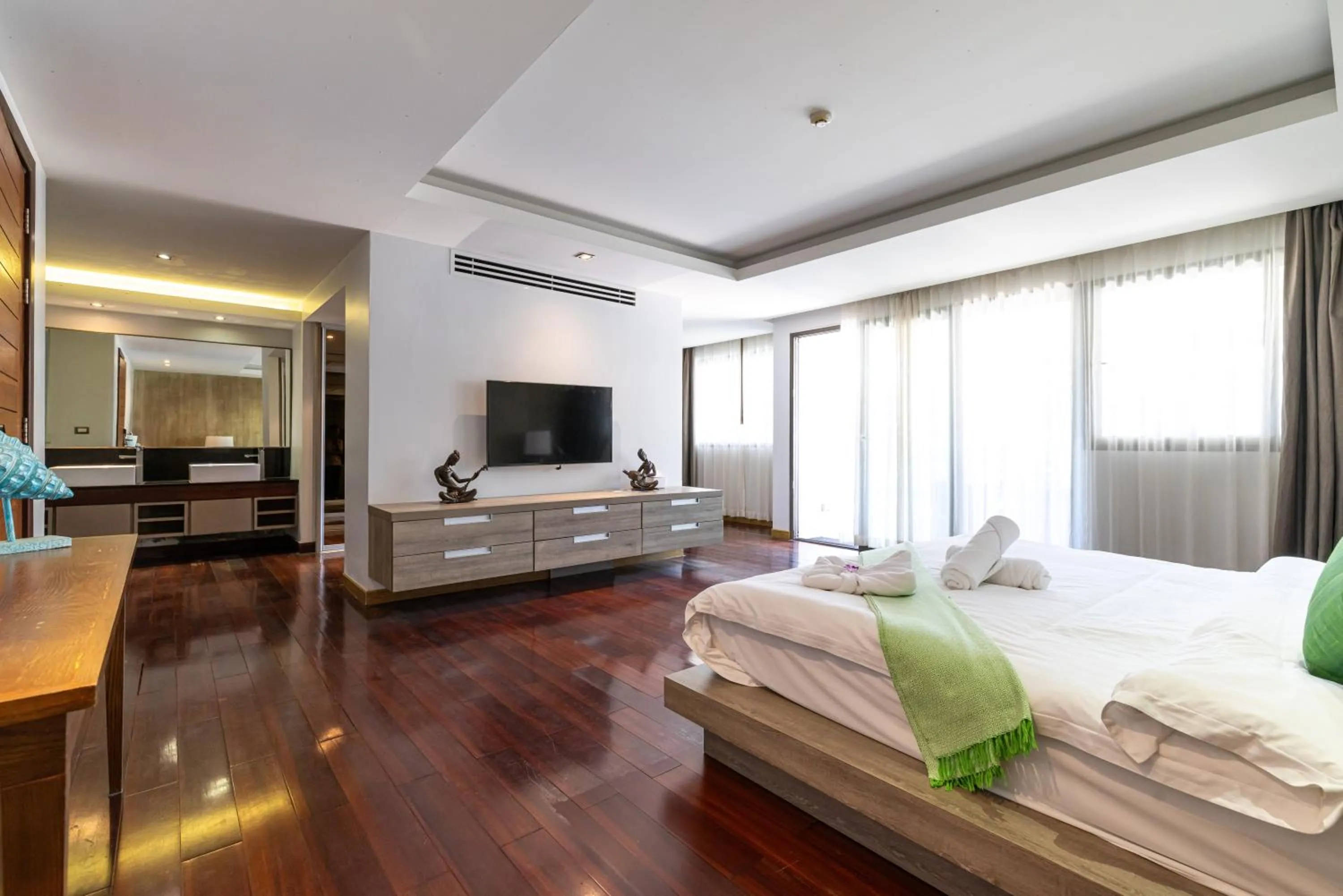 Communal lounge/ TV room, Bed in Phuket Moonlit Bay Seaview Resort & Spa