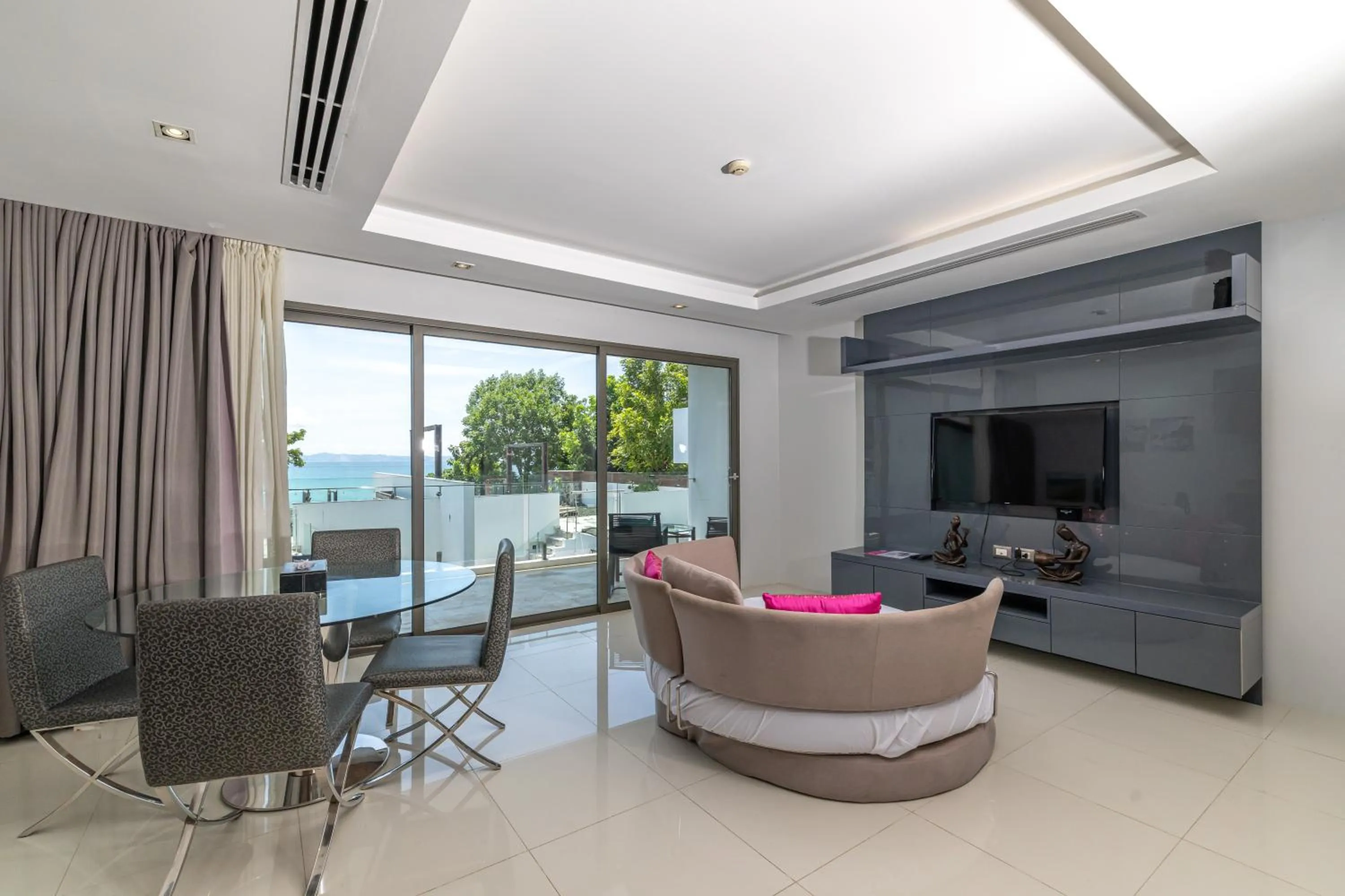 Communal lounge/ TV room in Phuket Moonlit Bay Seaview Resort & Spa