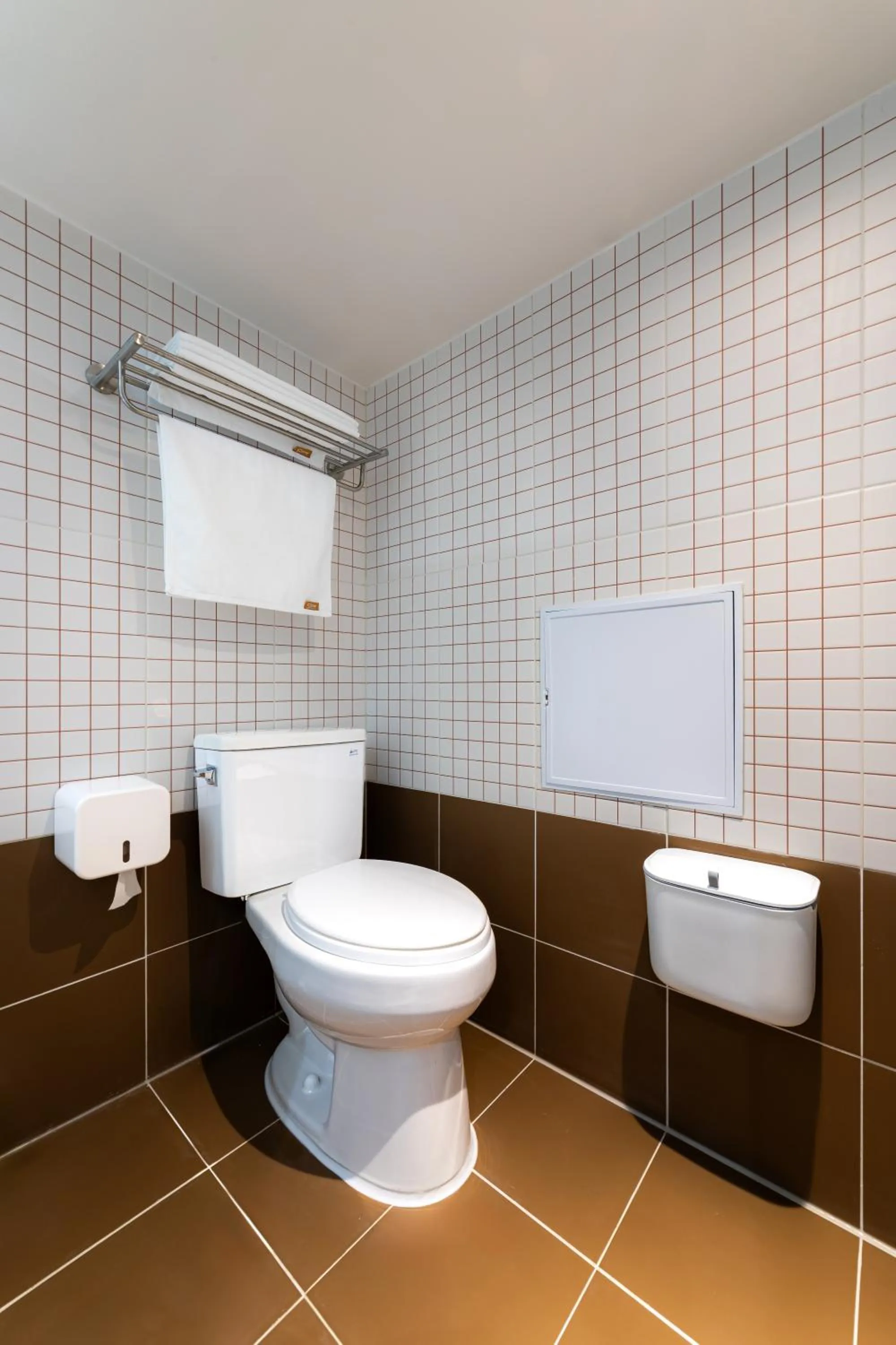 Toilet in Slowon Hongdae