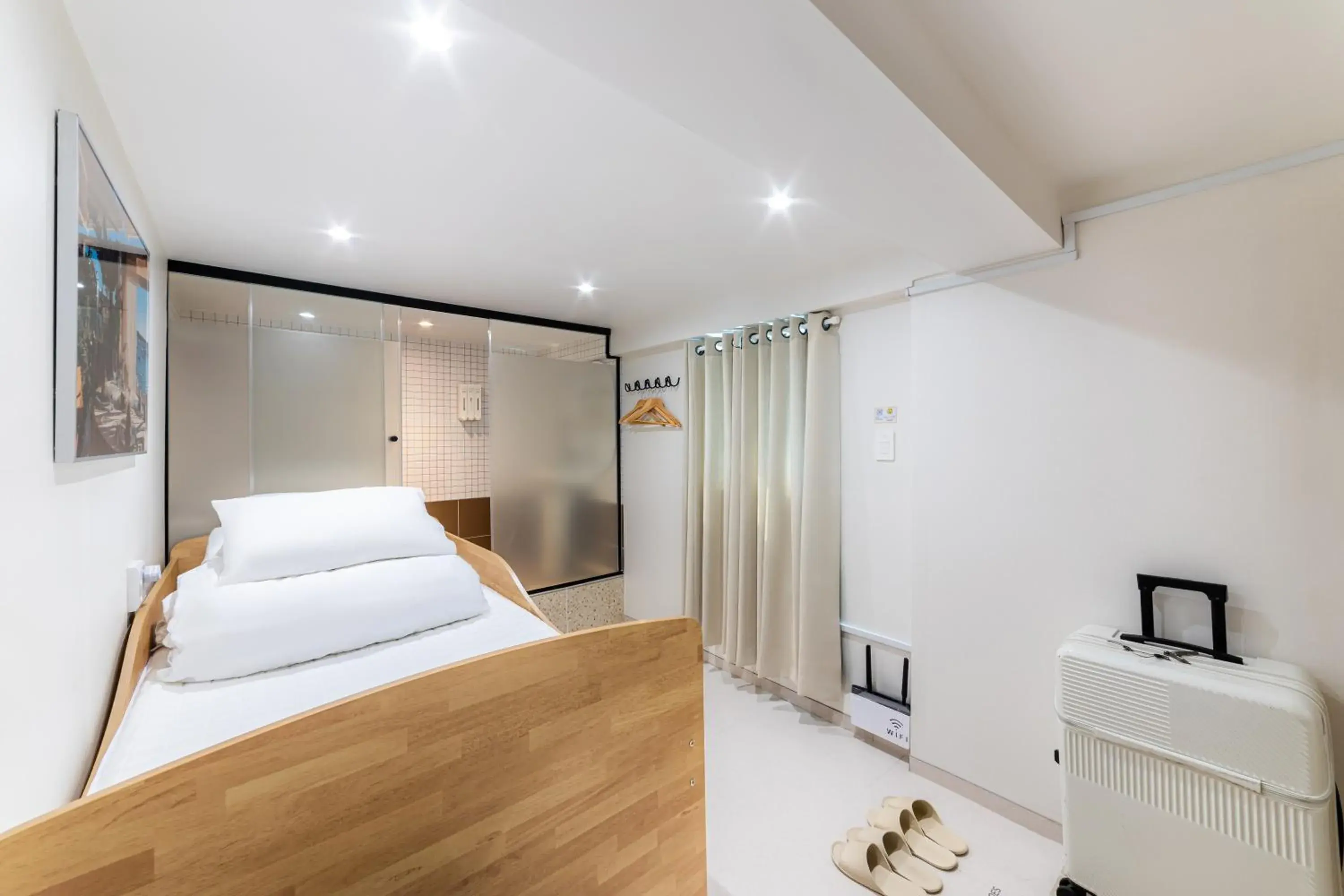 Twin Room with Private Bathroom in Slowon Hongdae Twin Room with Private Bathroom in Slowon Hongdae