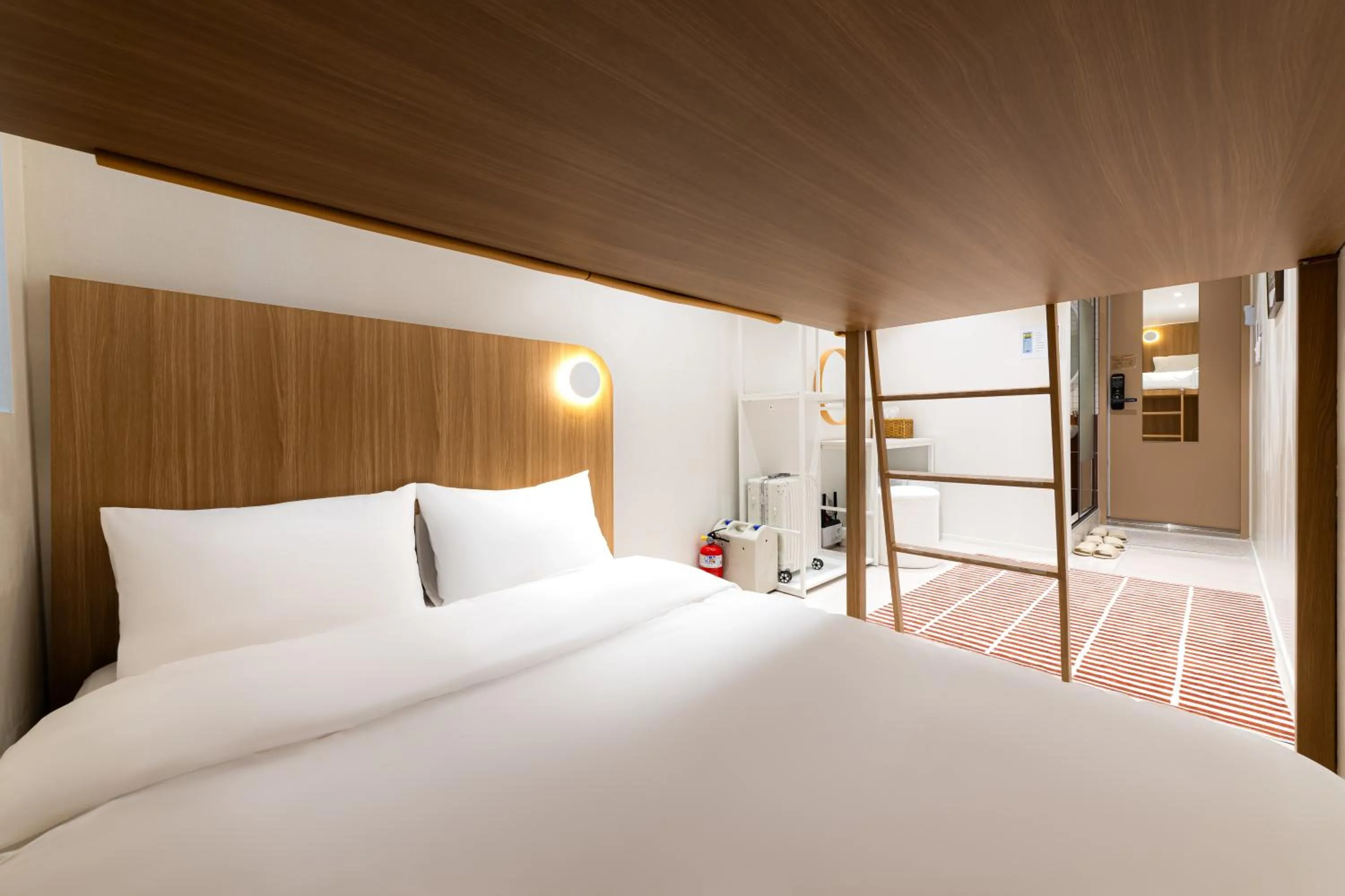 Photo of the whole room, Bed in Slowon Hongdae