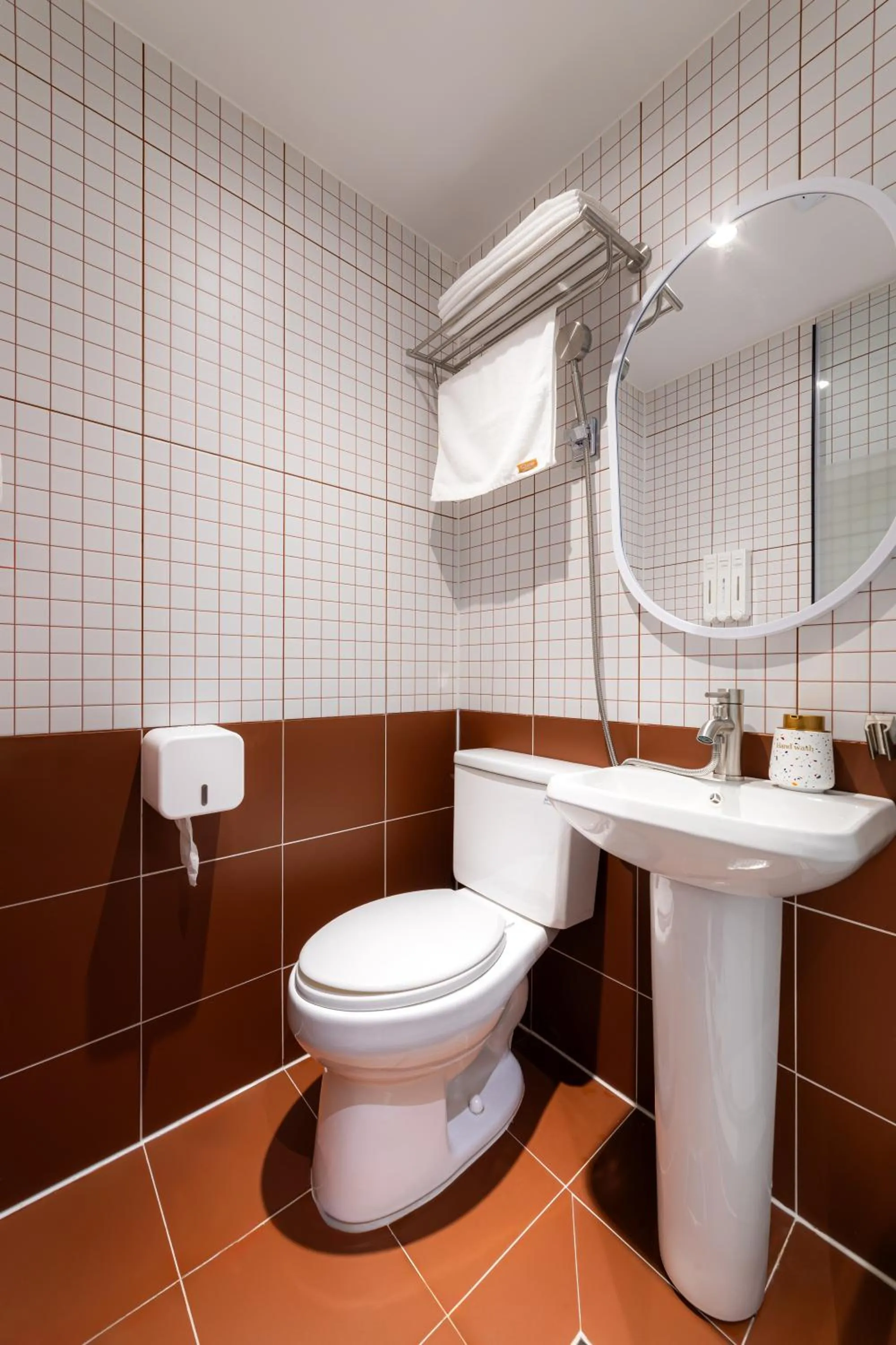 Toilet in Slowon Hongdae