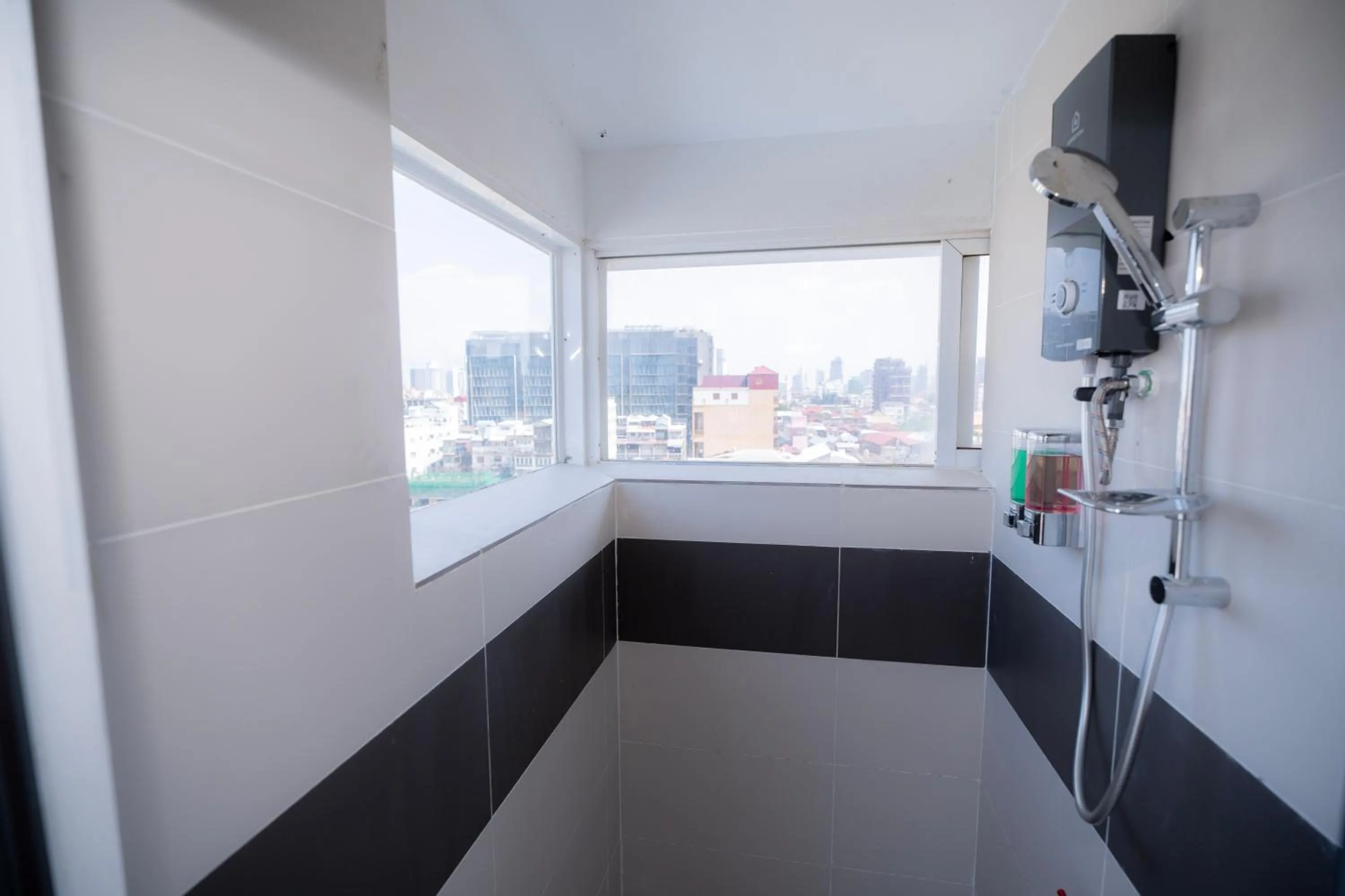 Shower in Bona Hotel