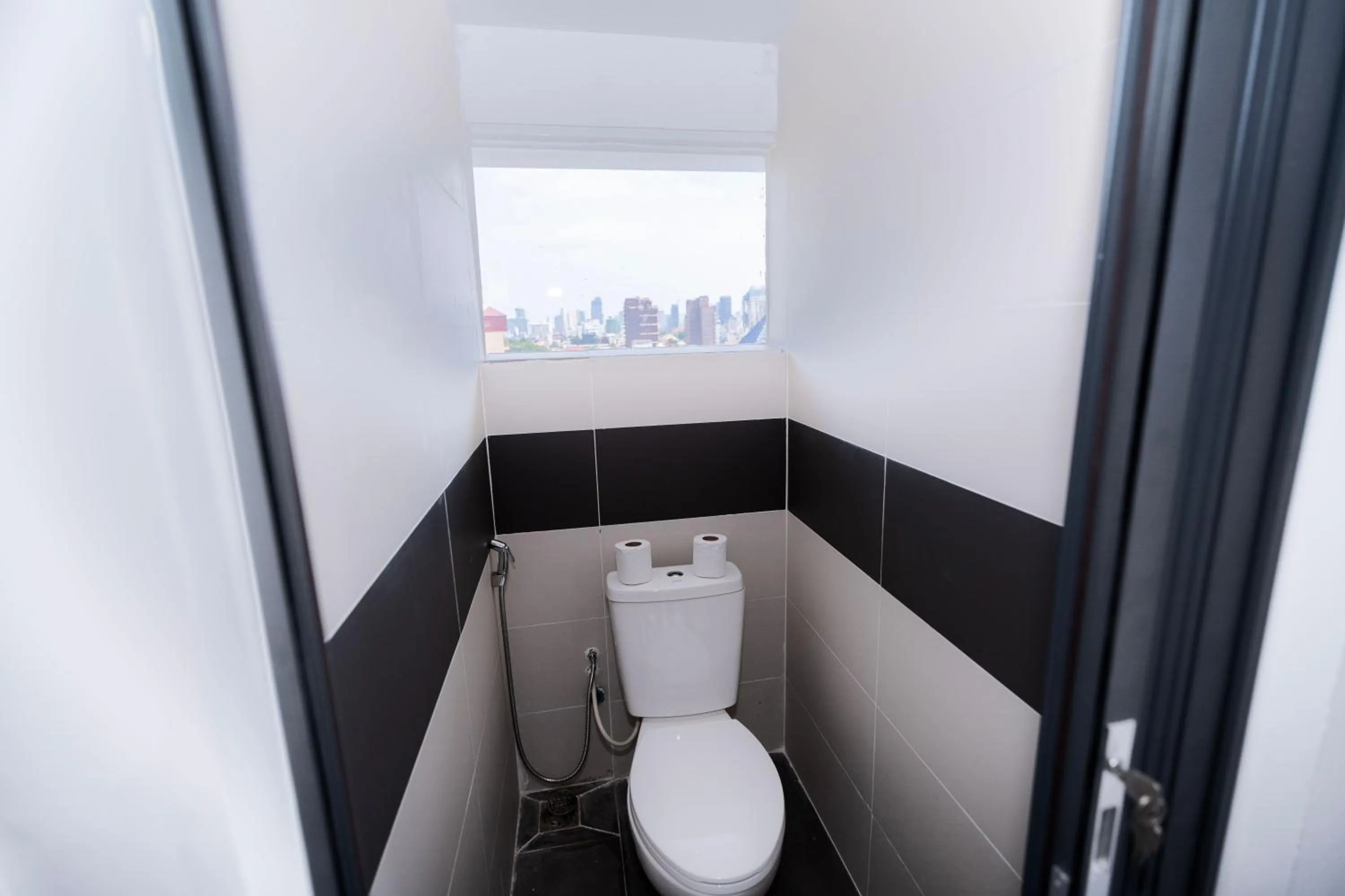 Toilet in Bona Hotel