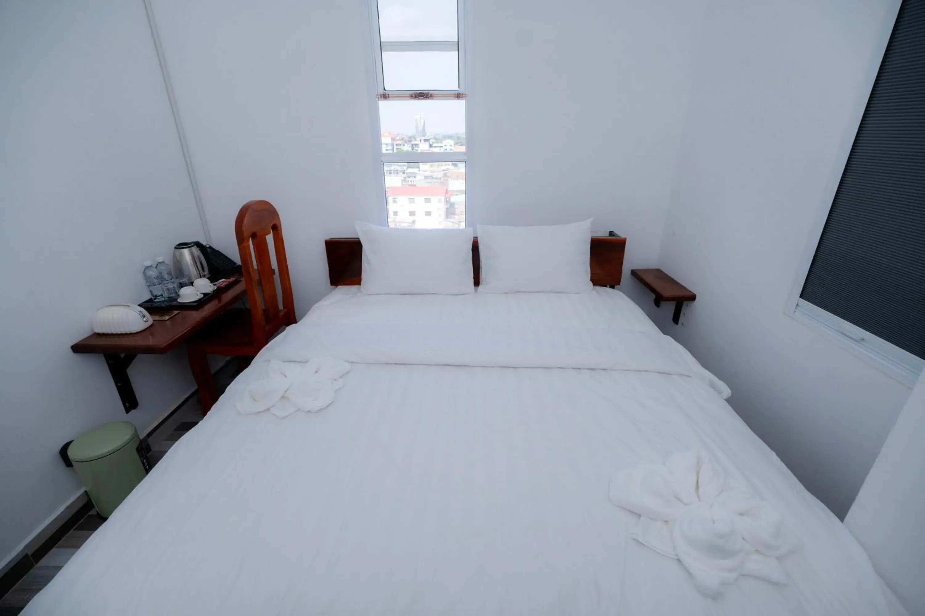 Double Room with Window in Bona Hotel Double Room with Window in Bona Hotel