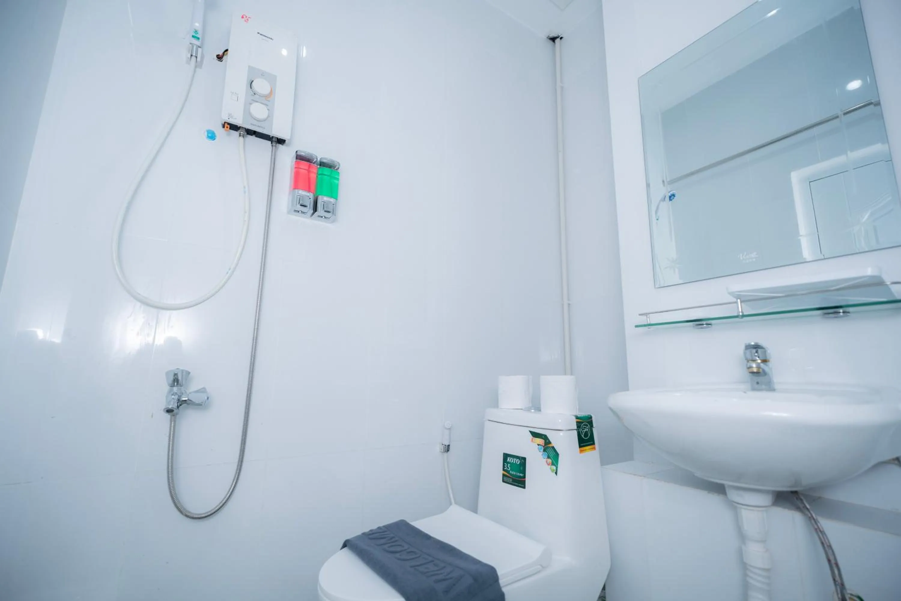 Shower in Bona Hotel