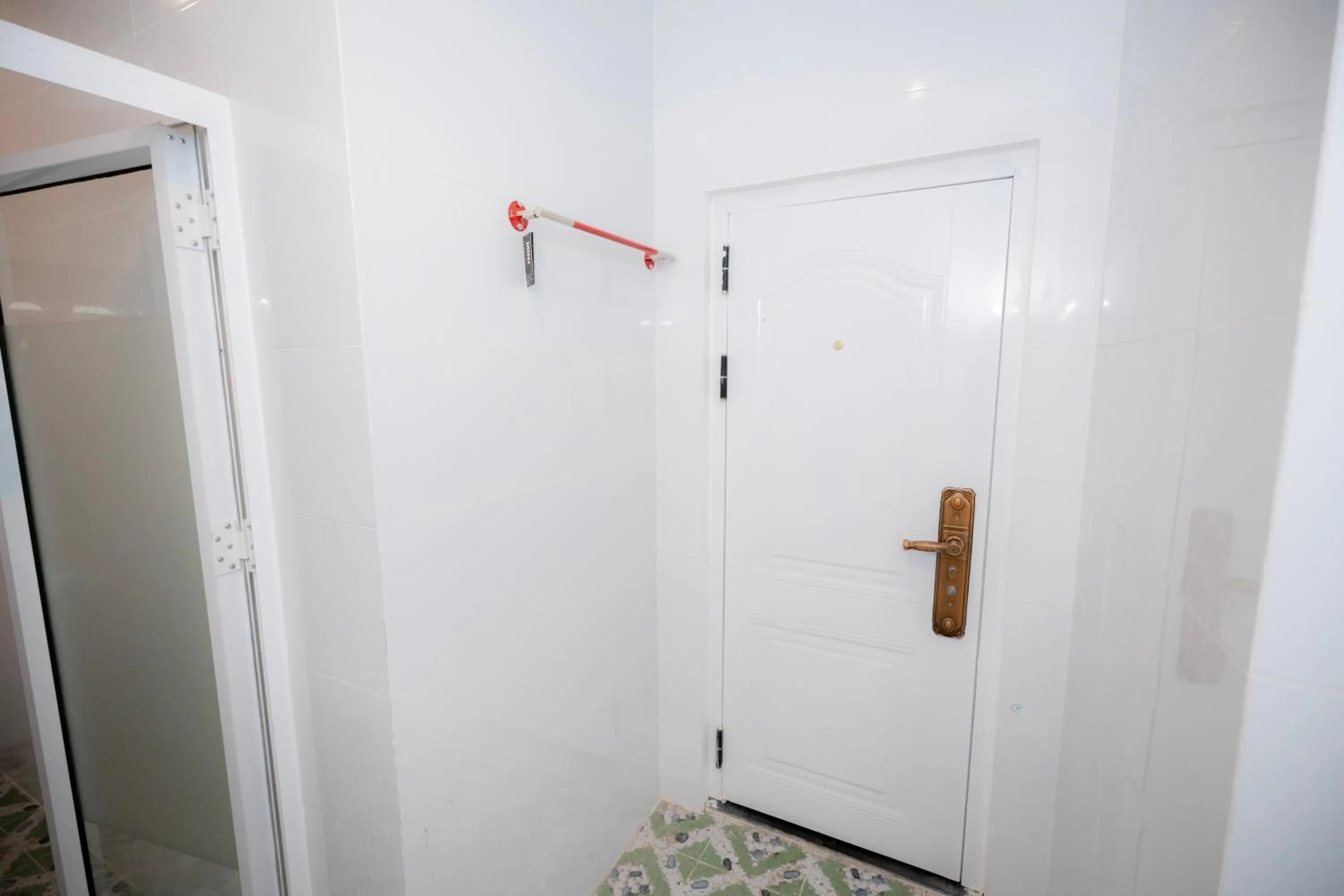 Shower in Bona Hotel