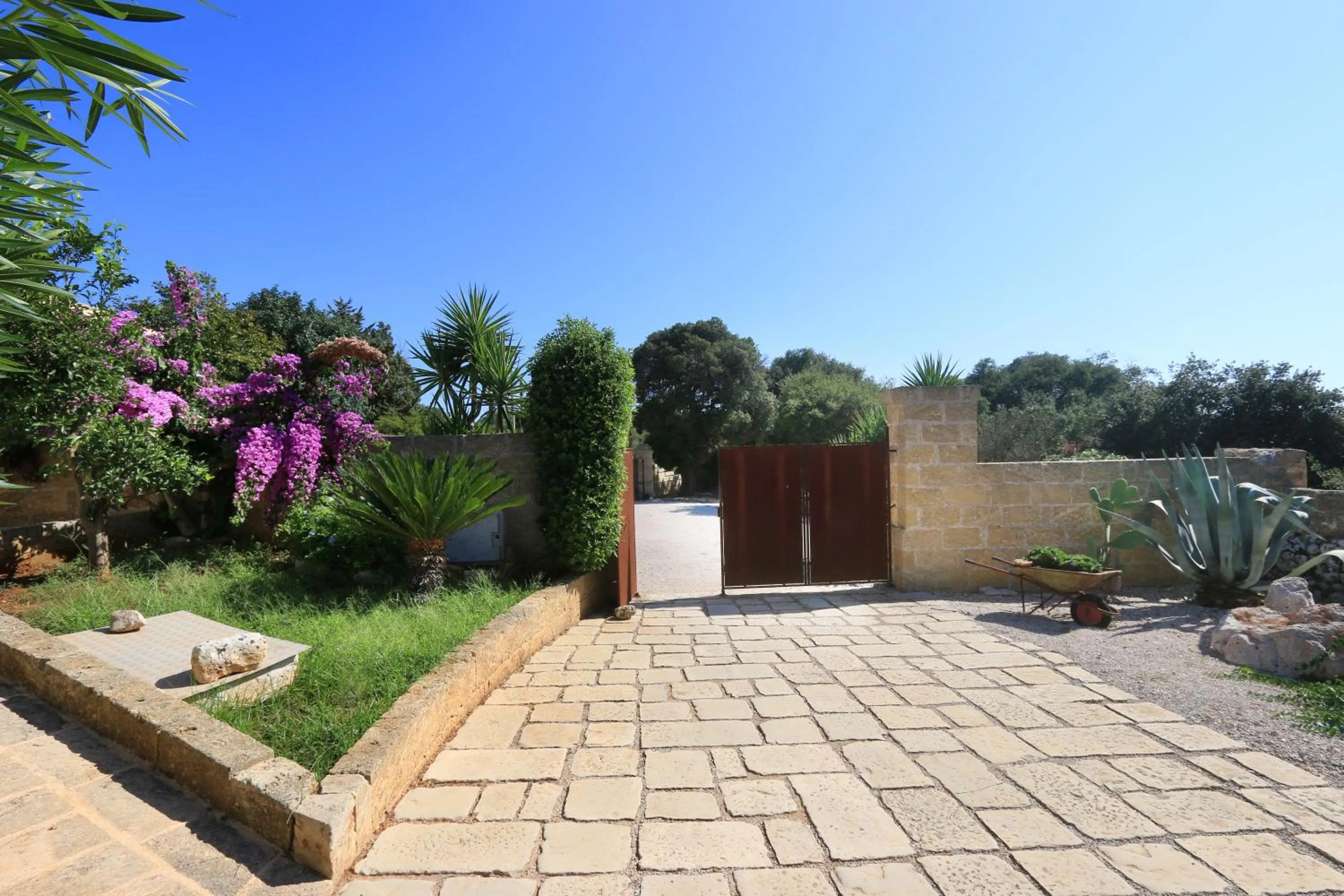 Patio in Antica Masseria Pescu