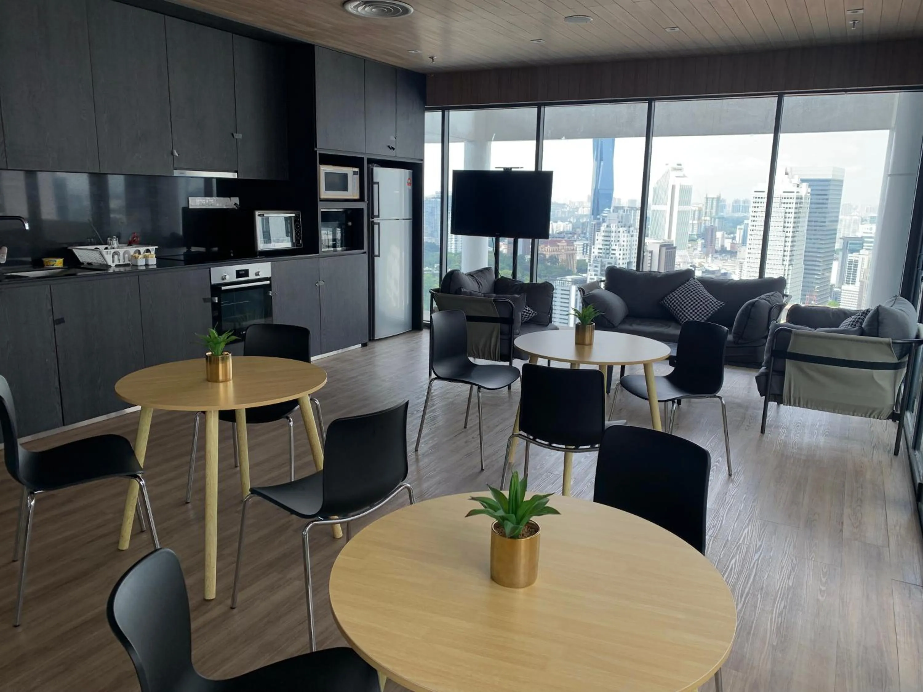 The Luxe by Infinitum Suites