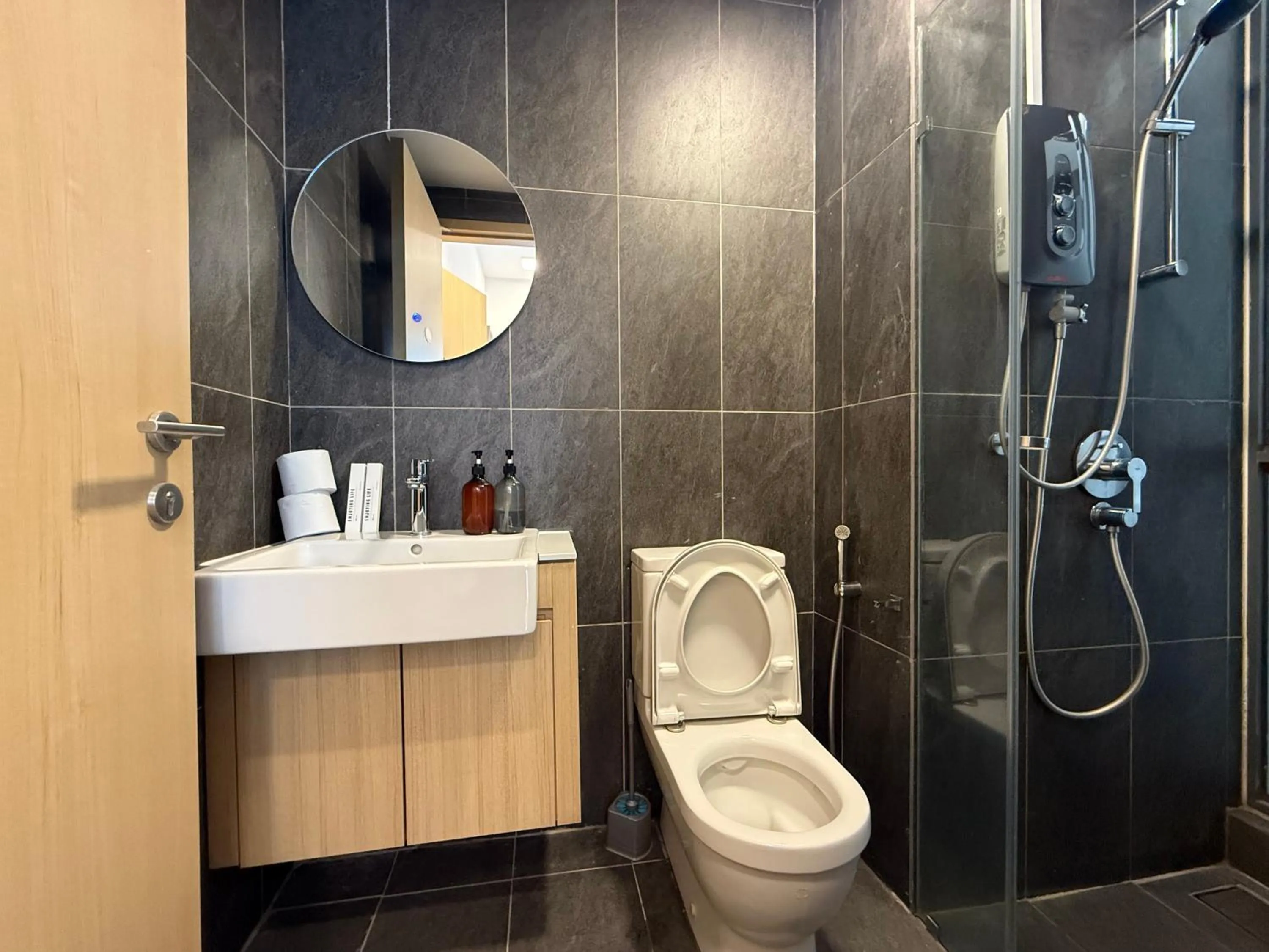 The Luxe by Infinitum Suites