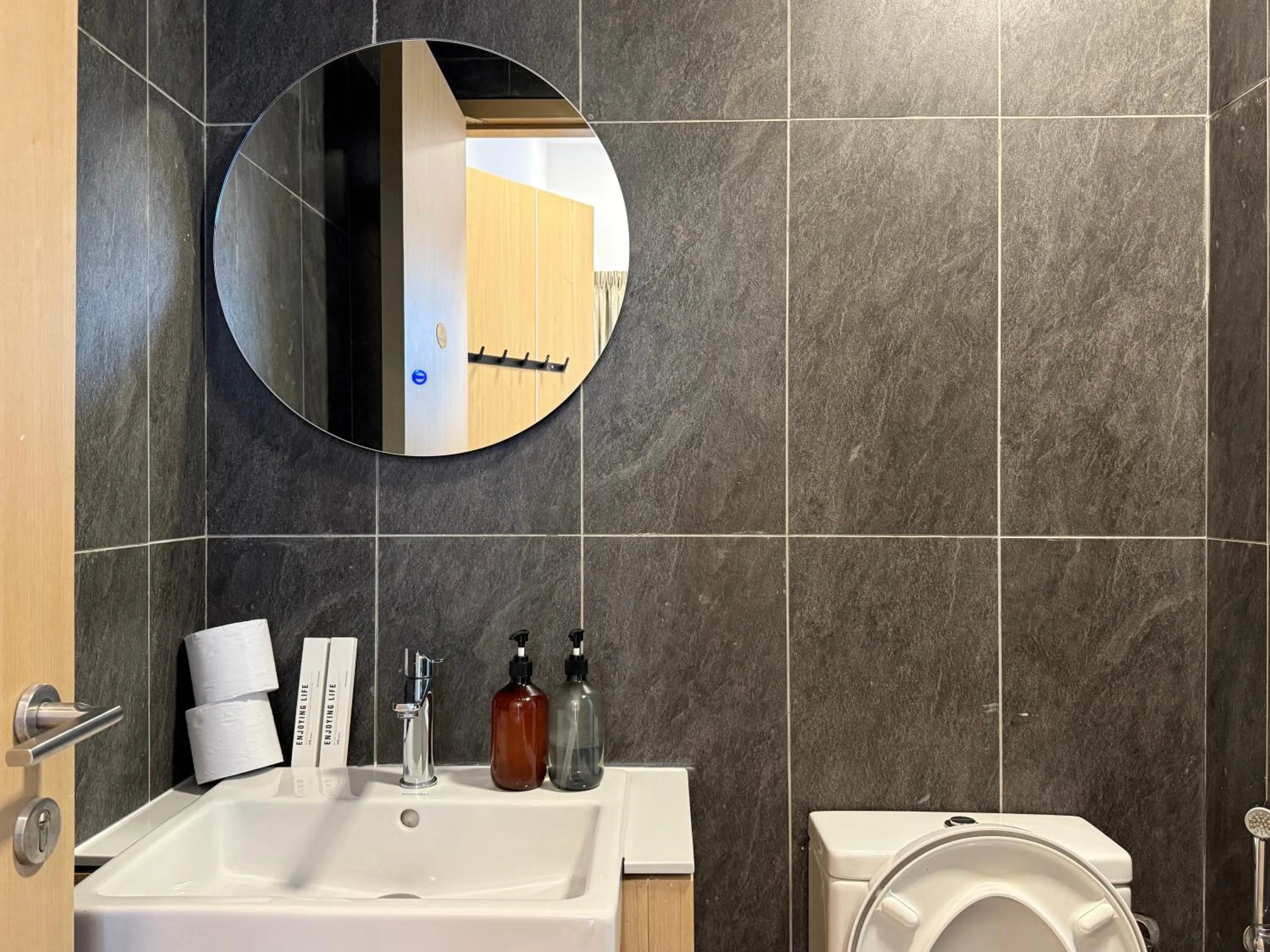 The Luxe by Infinitum Suites