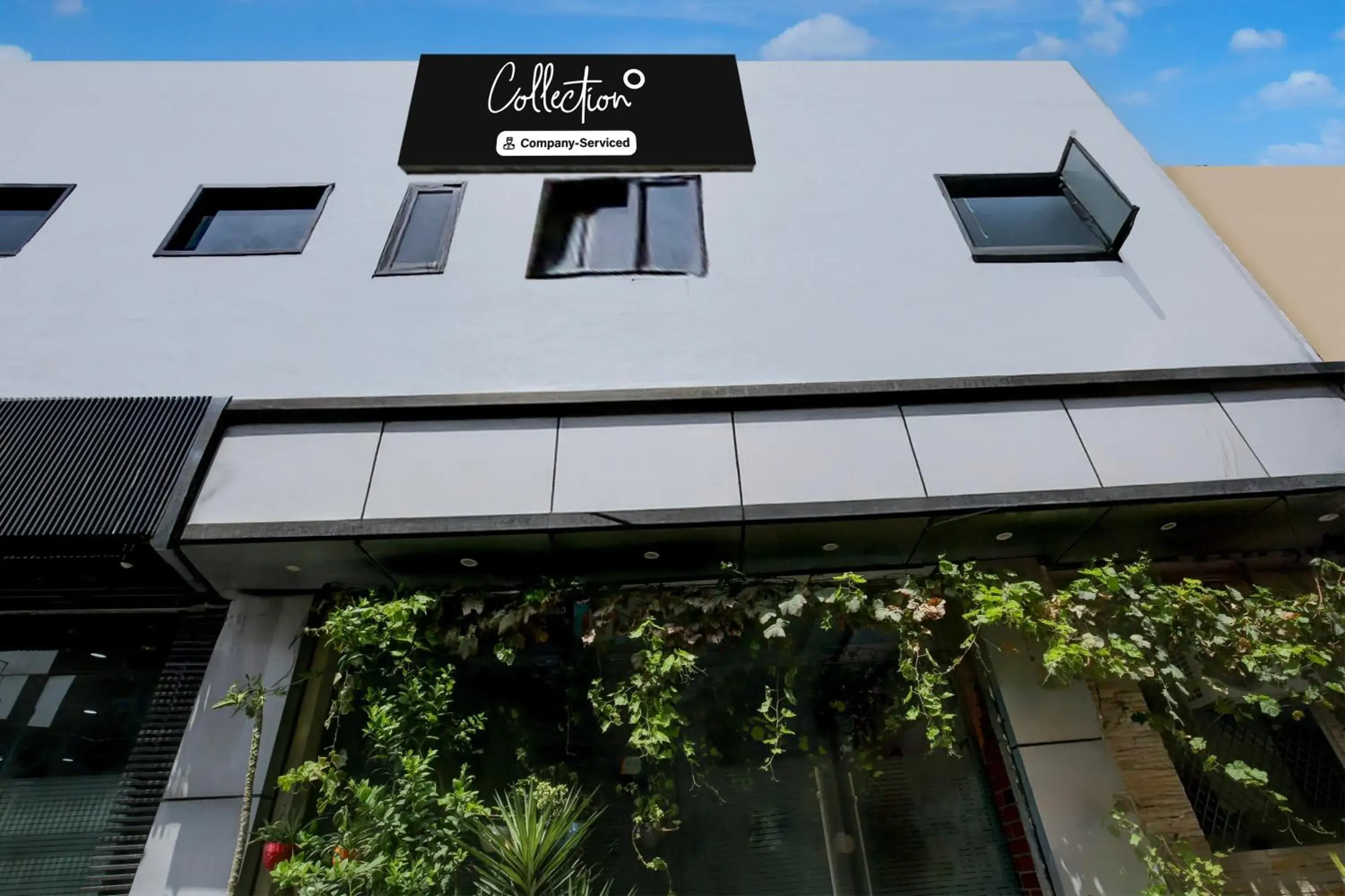 Collection O by OYO Ishwar Nagar Near Golden Temple Formerly Chahal Residency Collection O by OYO Ishwar Nagar Near Golden Temple Formerly Chahal Residency