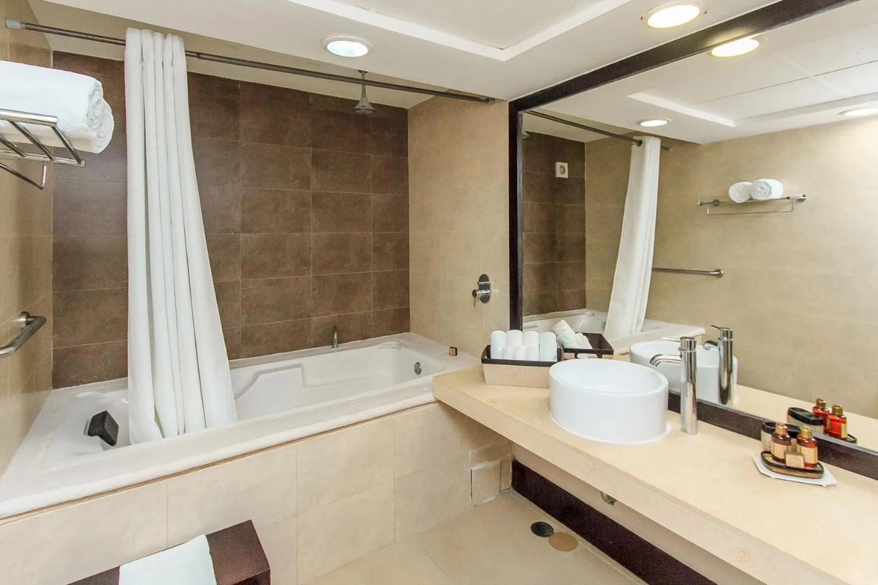 Bathroom in Aldea Thai by Stella Rentals