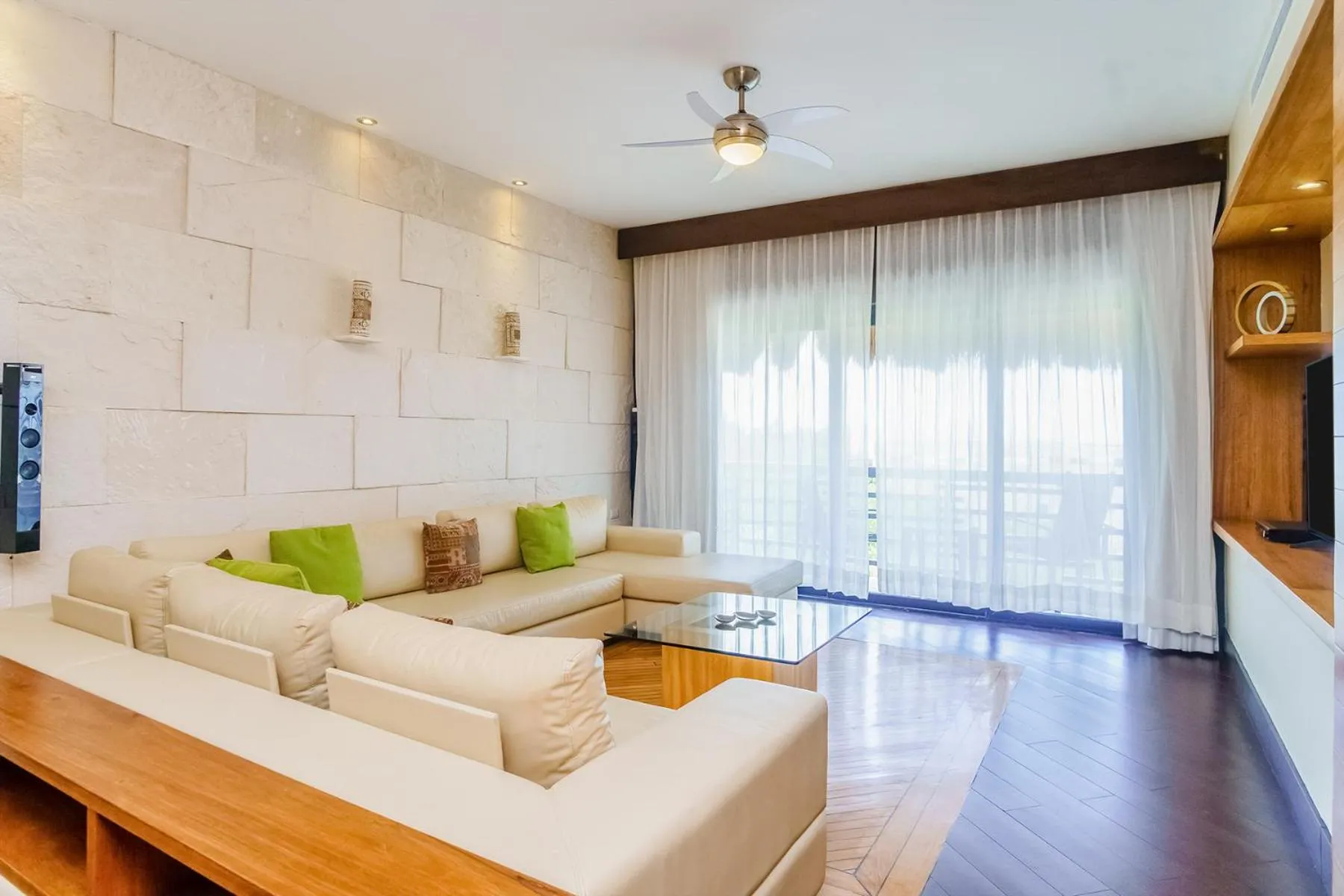 TV and multimedia in Aldea Thai by Stella Rentals
