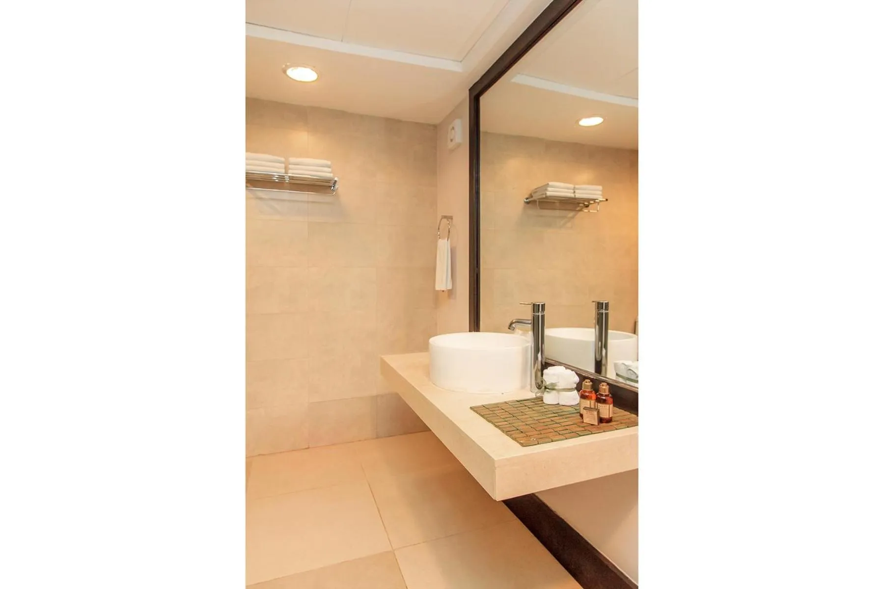 Bathroom in Aldea Thai by Stella Rentals