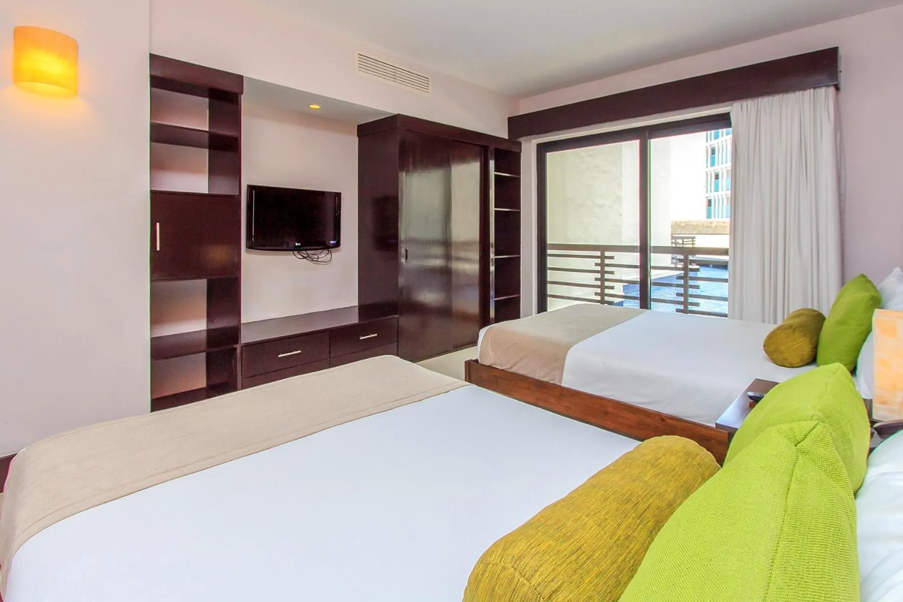 Communal lounge/ TV room, Bed in Aldea Thai by Stella Rentals