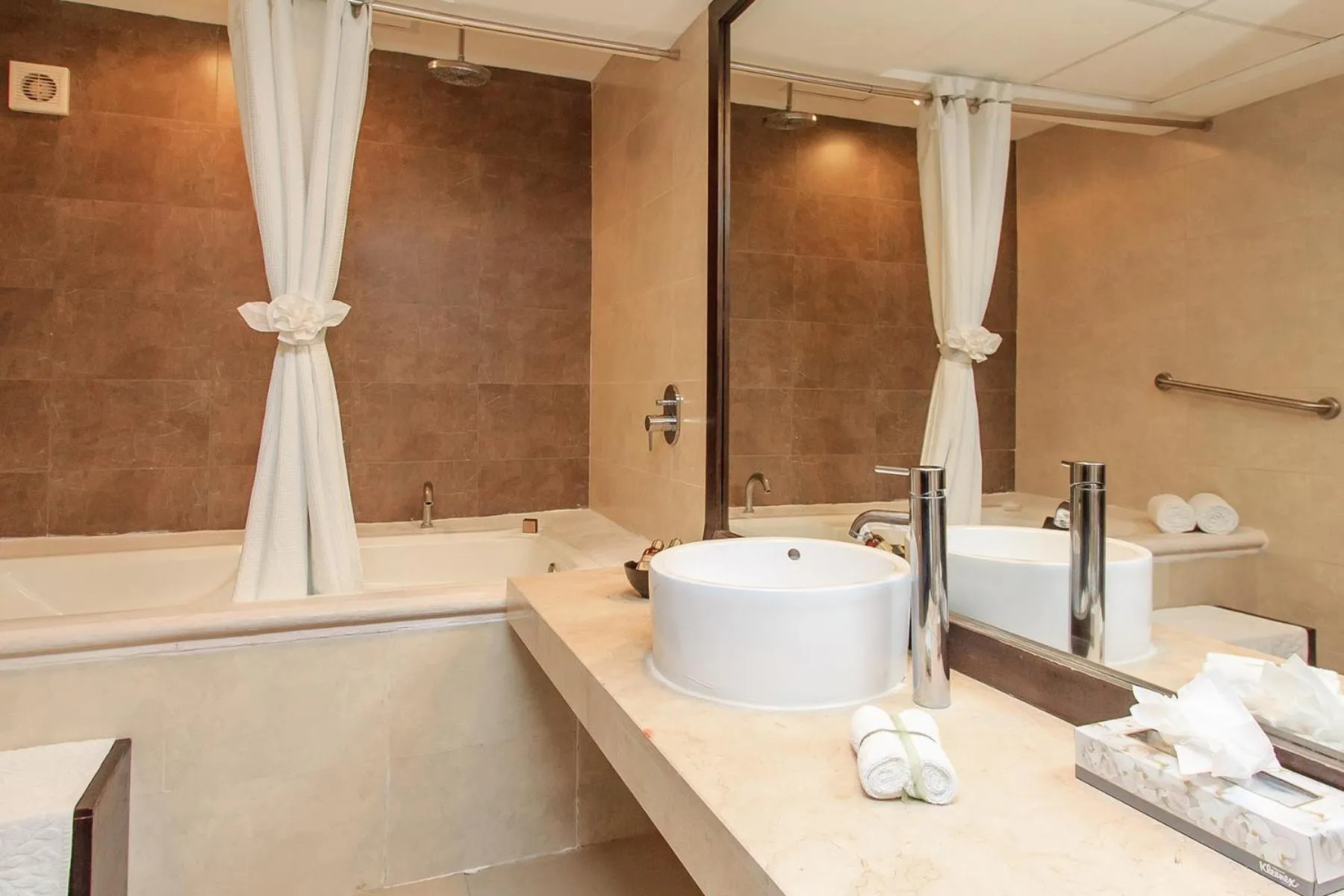 Bathroom in Aldea Thai by Stella Rentals