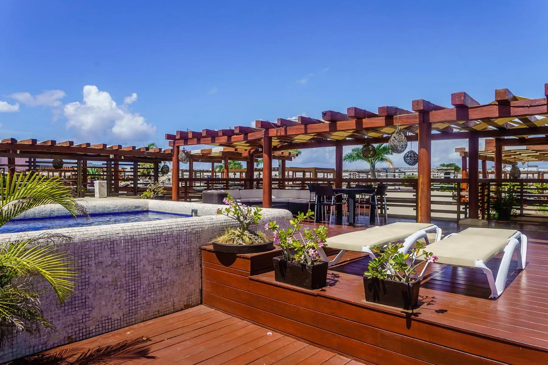 Swimming pool in Aldea Thai by Stella Rentals