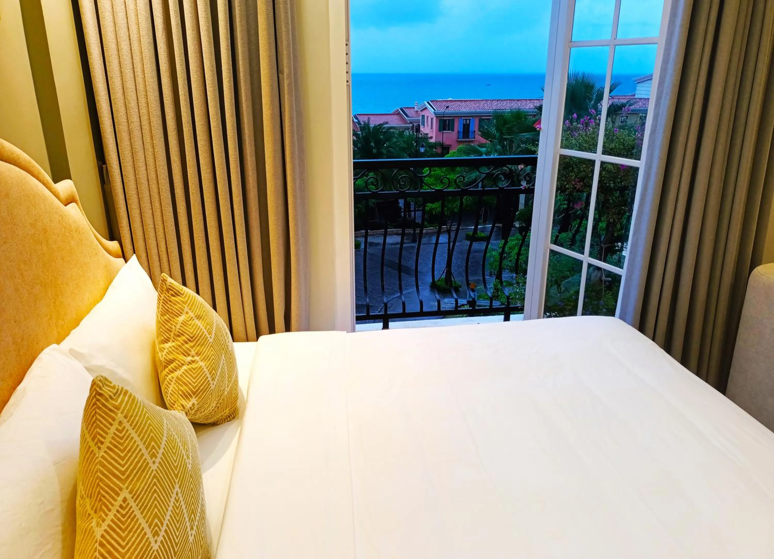 Deluxe Double Room with Sea View in HD Hotel Sunset Town