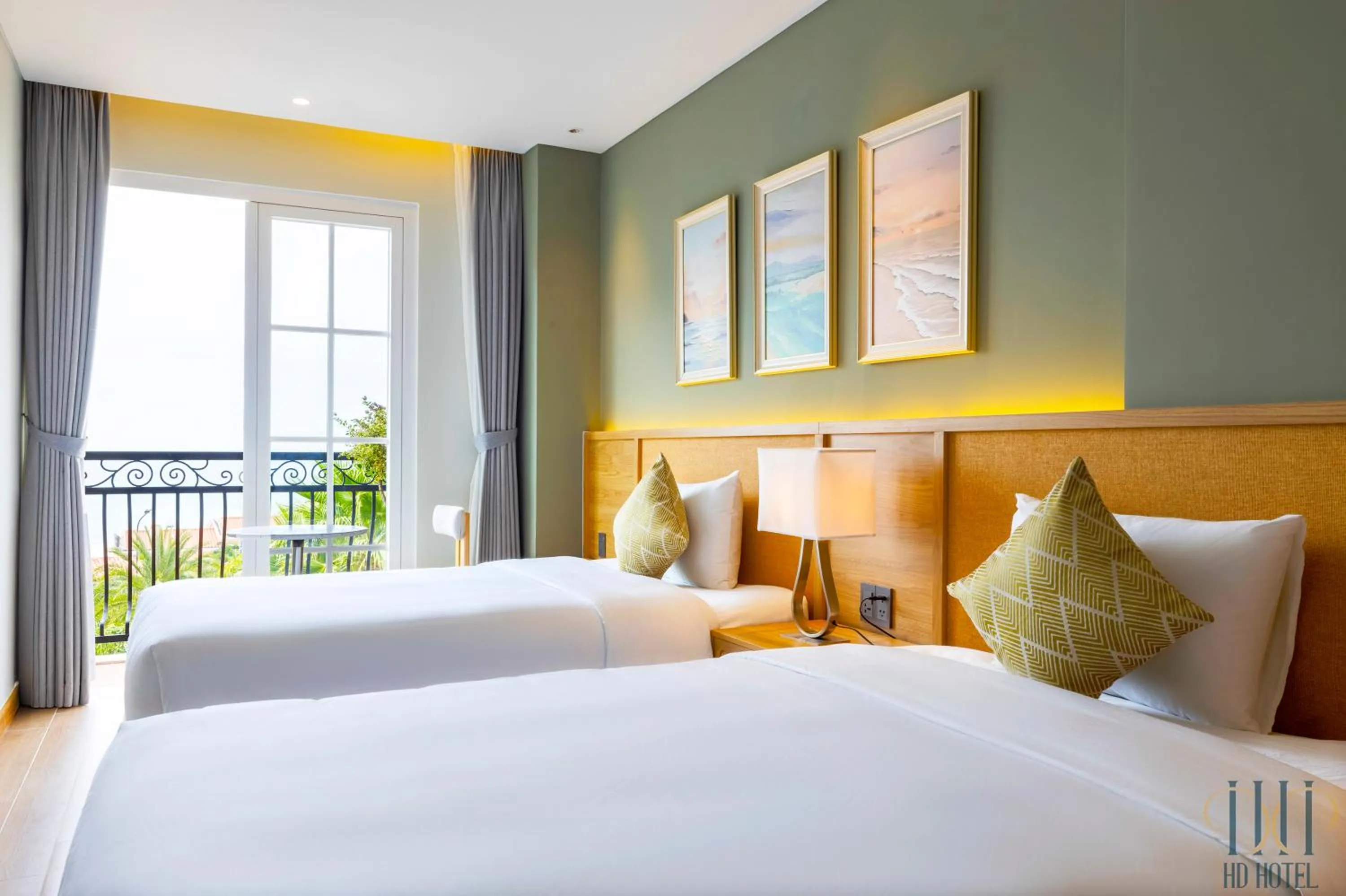 Deluxe Twin Room with Sea View in HD Hotel Sunset Town