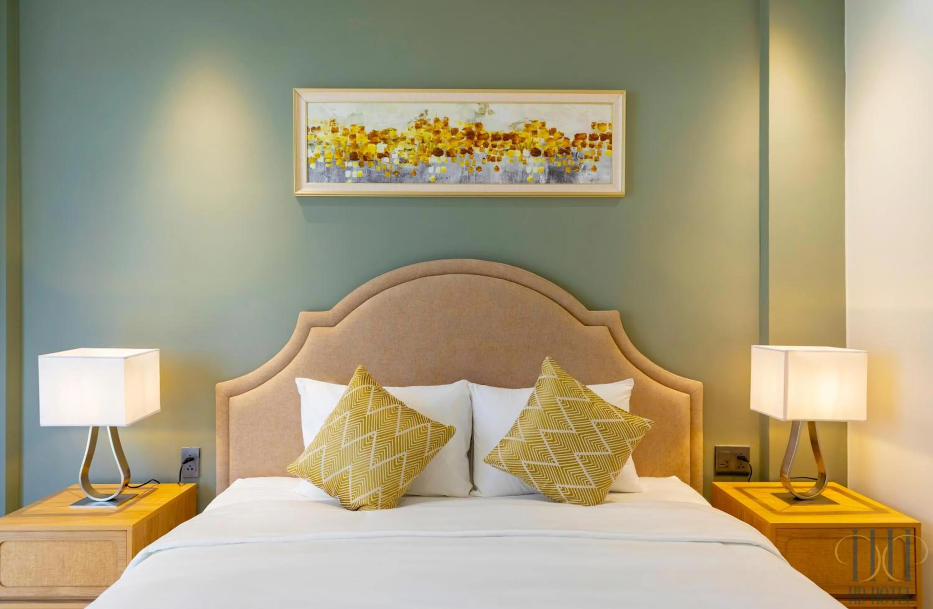 Deluxe King Room in HD Hotel Sunset Town