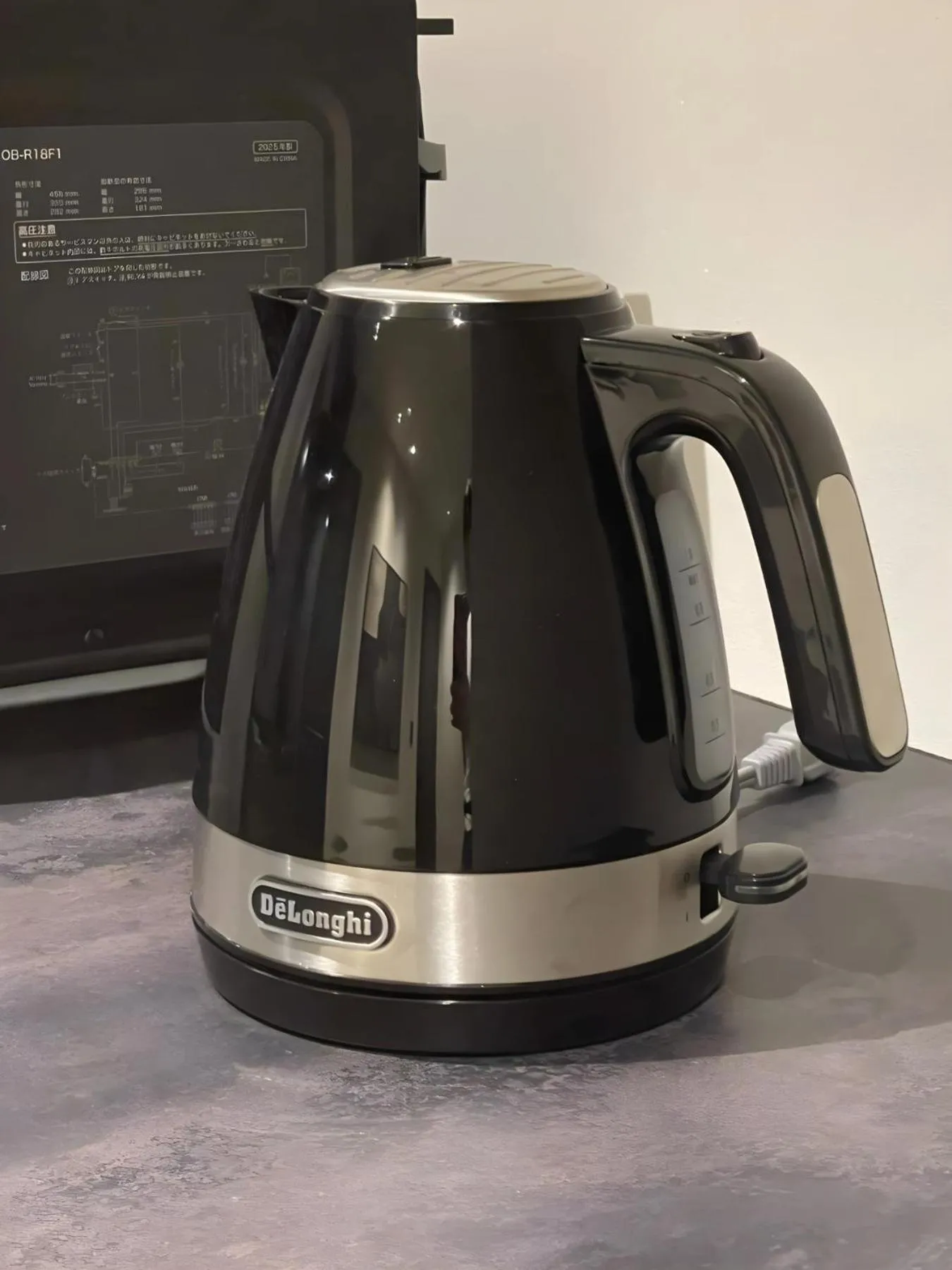 Coffee/tea facilities in Hotel Guild 5