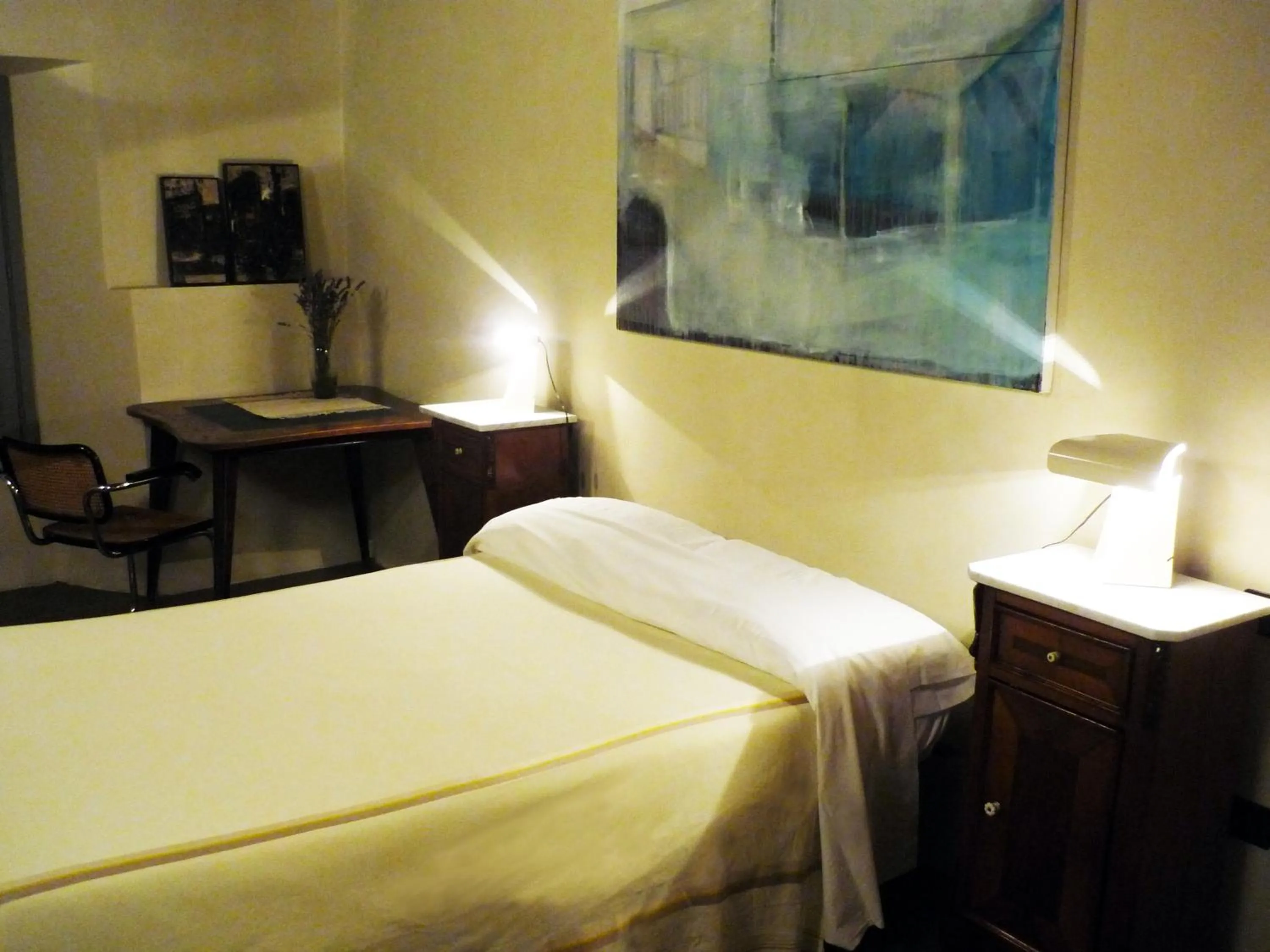 Photo of the whole room, Bed in Camera con vista