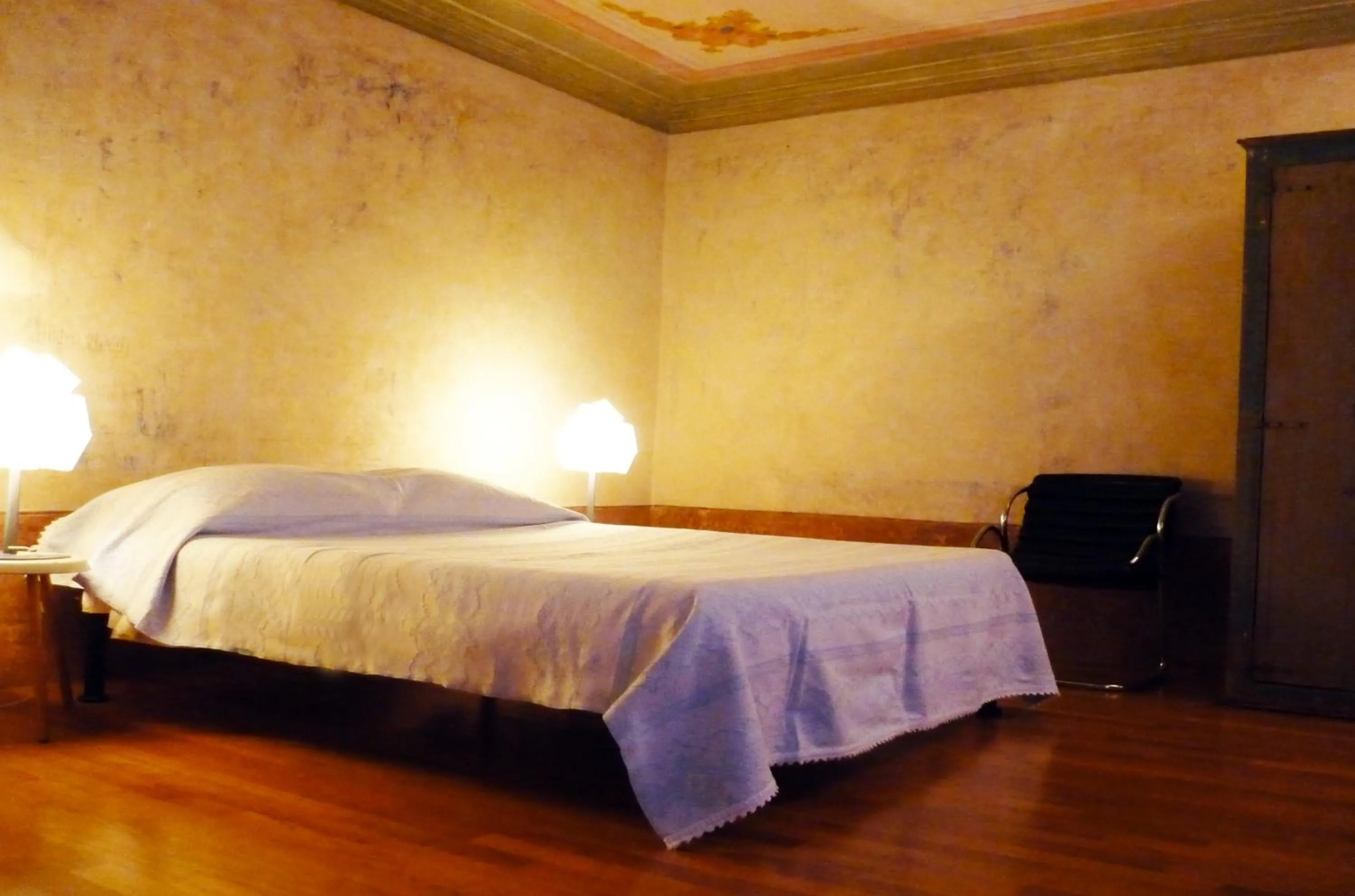 Photo of the whole room, Bed in Camera con vista
