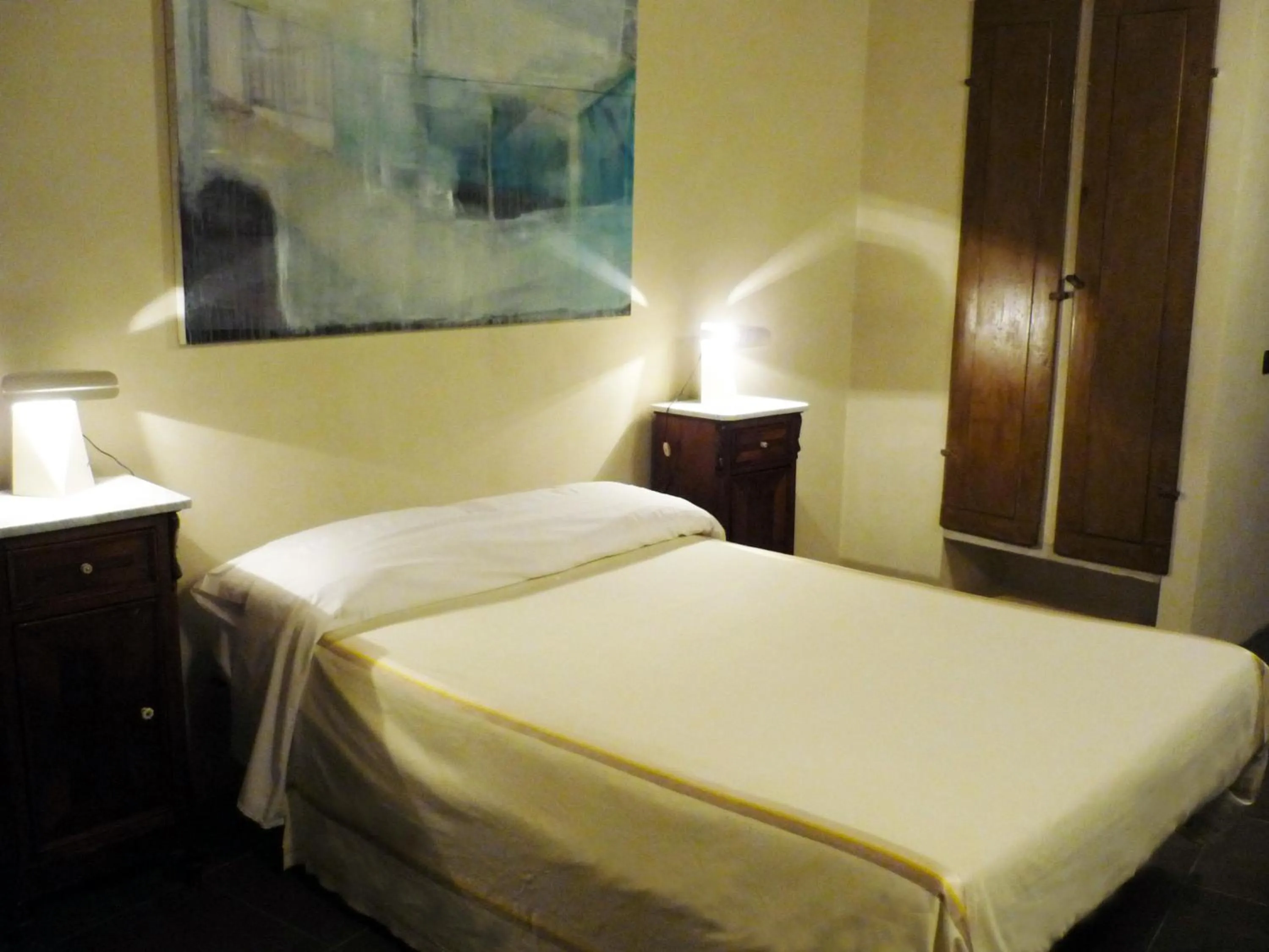Photo of the whole room, Bed in Camera con vista