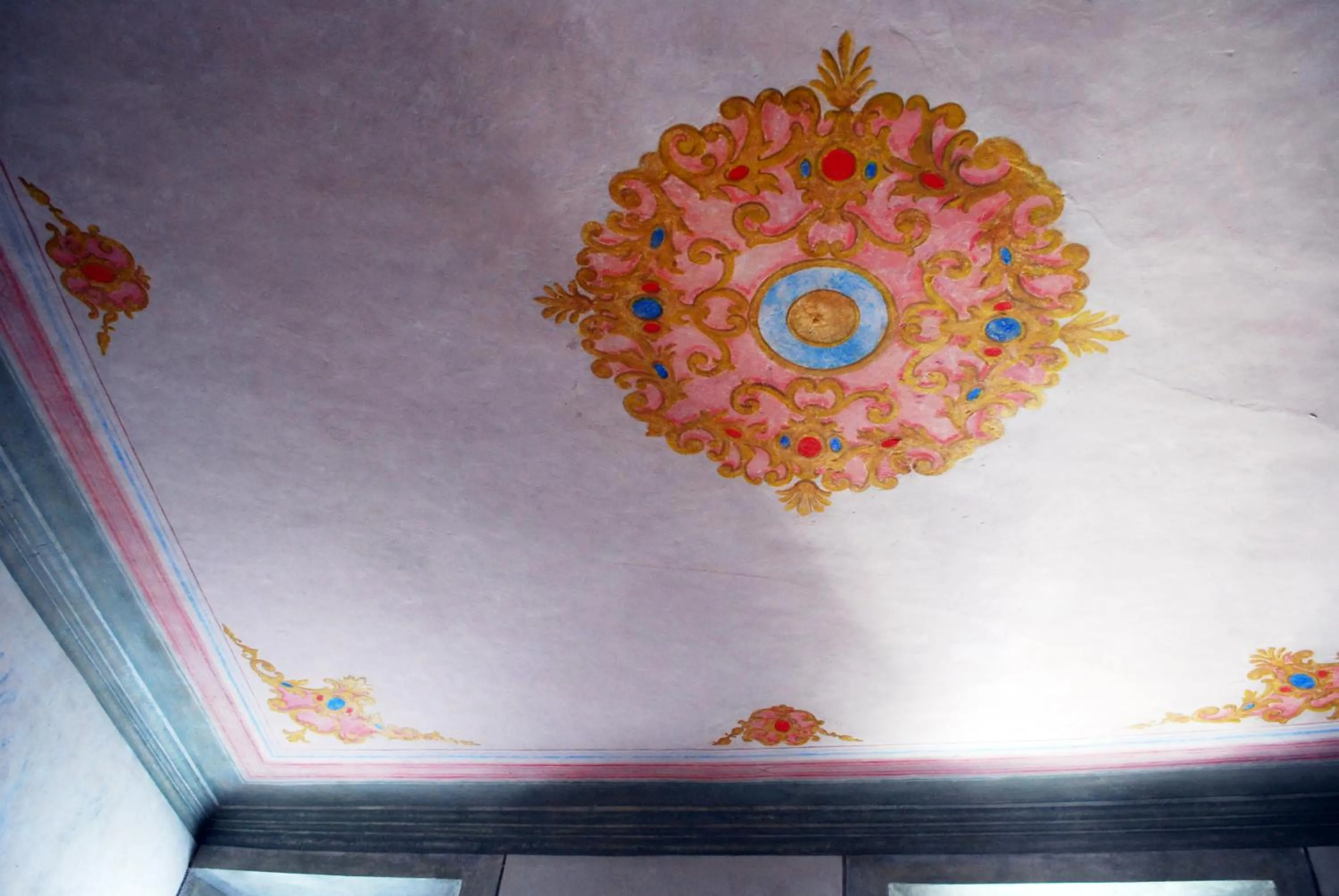 Decorative detail in Camera con vista