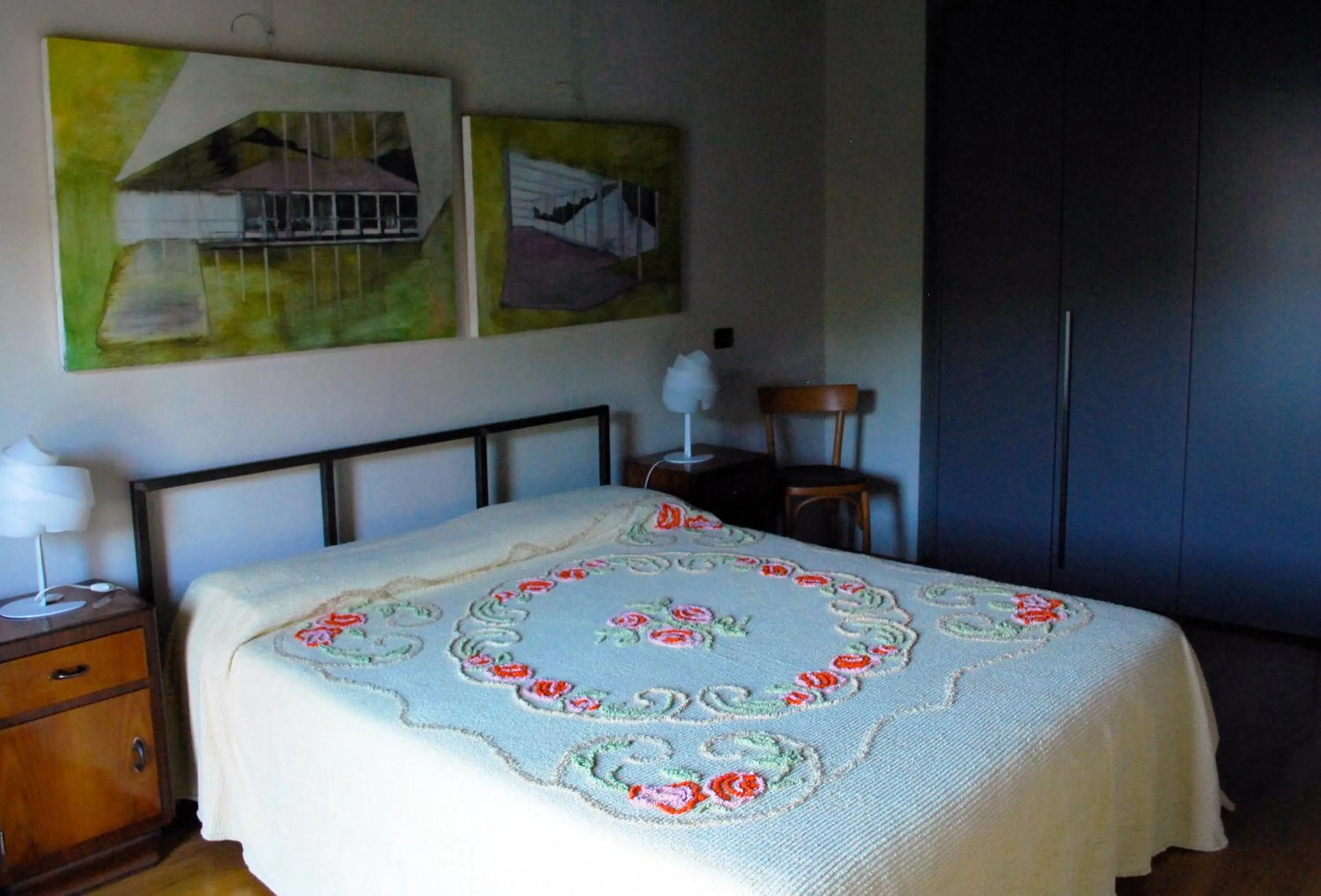 Photo of the whole room, Bed in Camera con vista