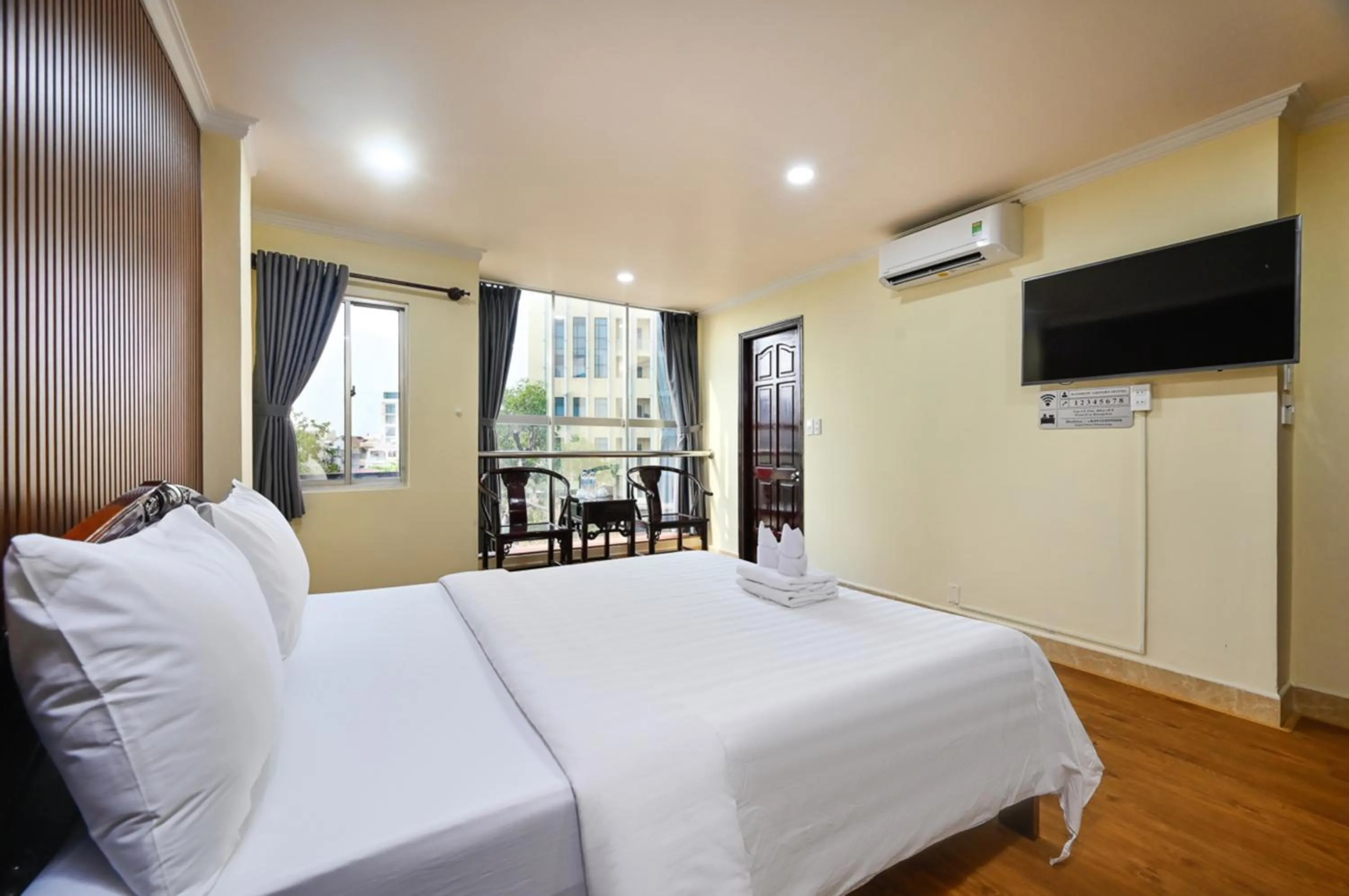 Bed in Rainbow Airport Hotel