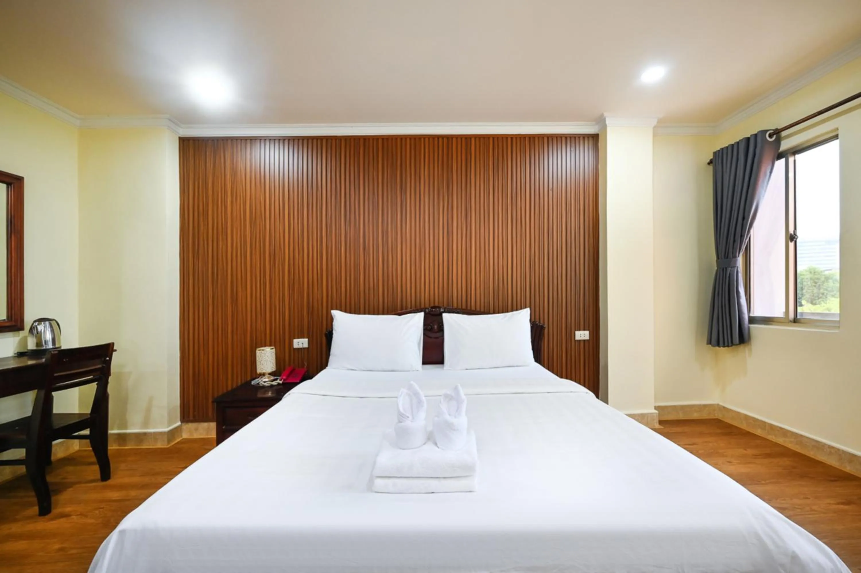 Bed in Rainbow Airport Hotel