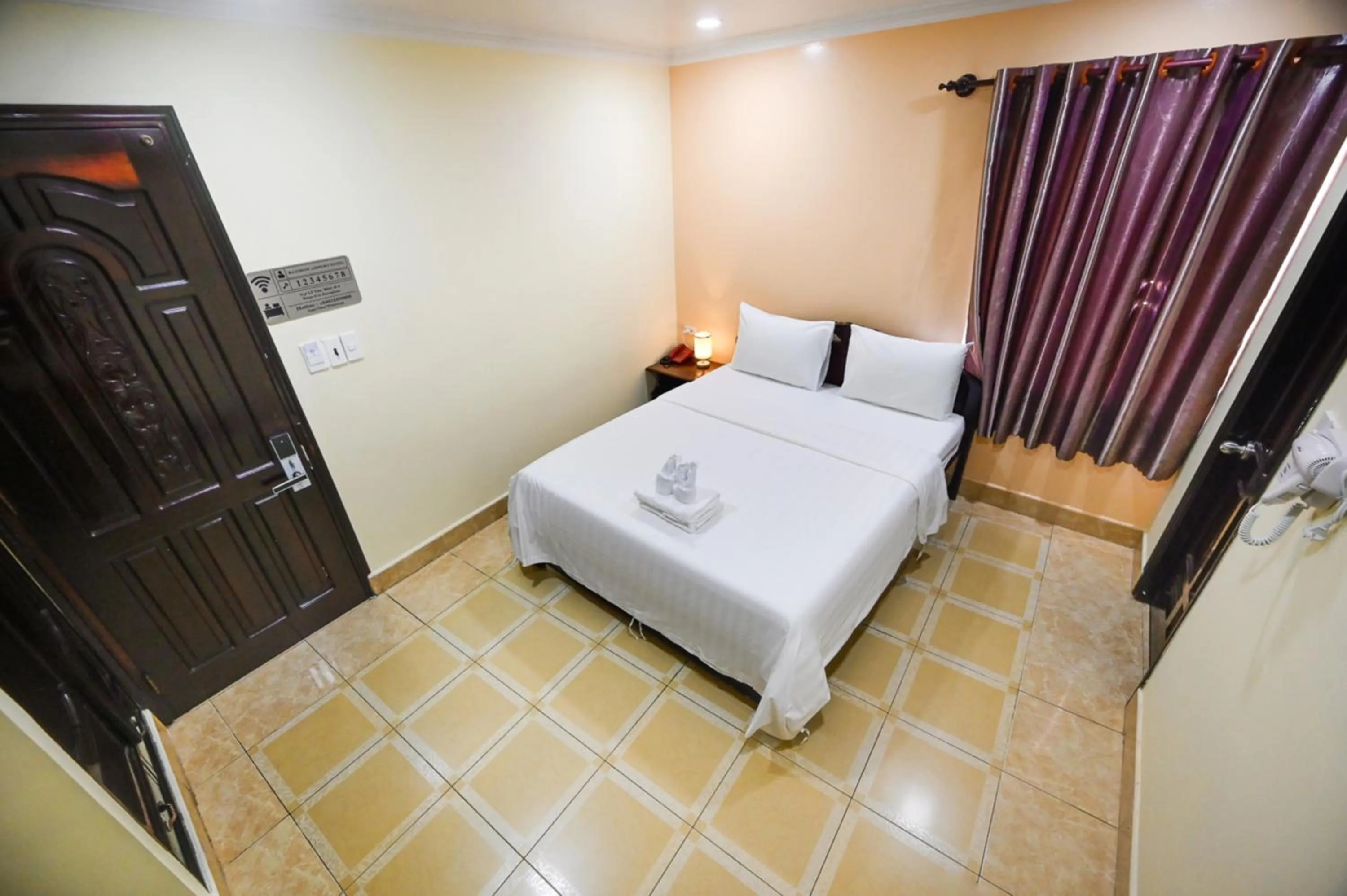 Bed in Rainbow Airport Hotel
