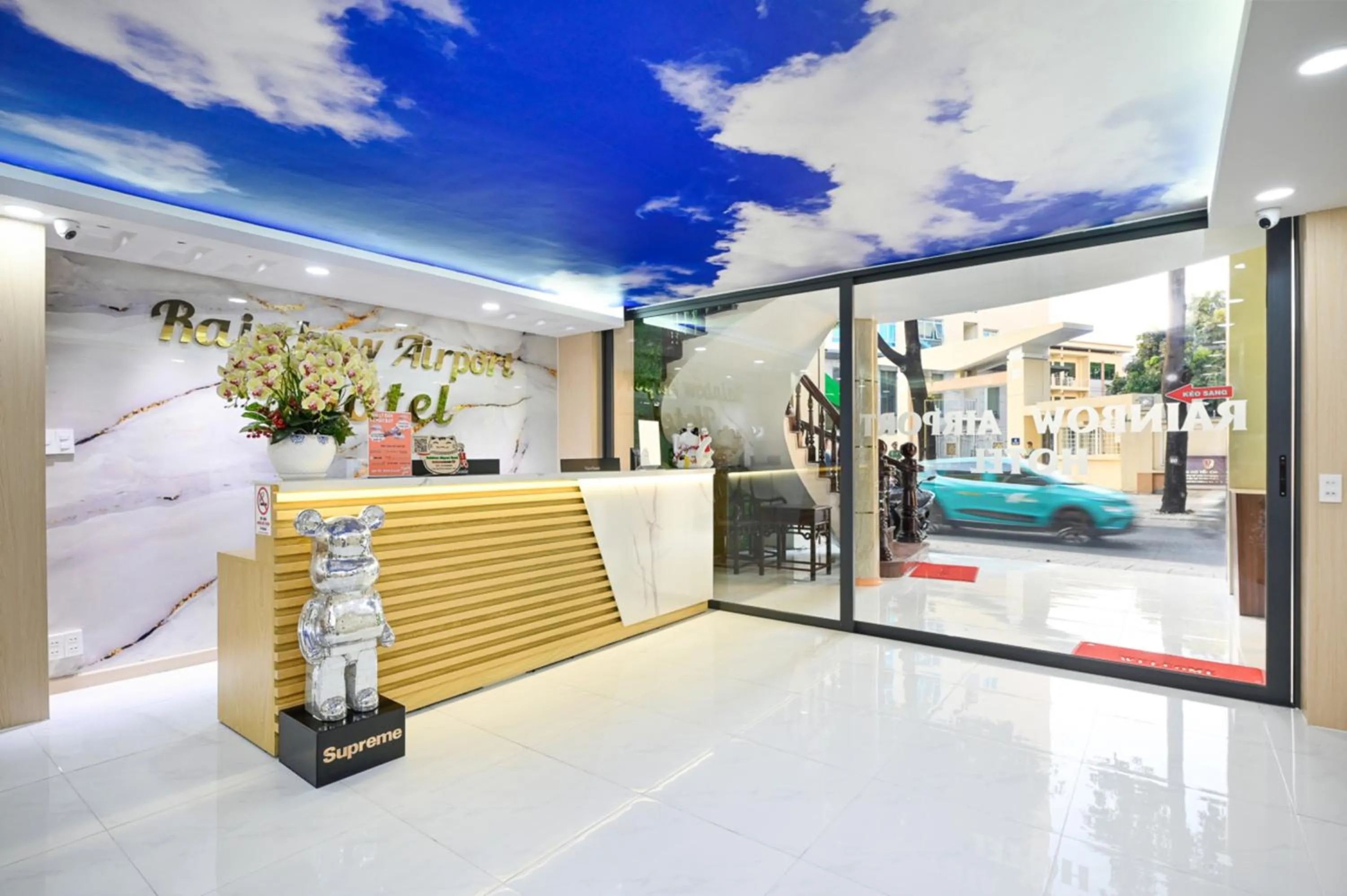 Seating area in Rainbow Airport Hotel