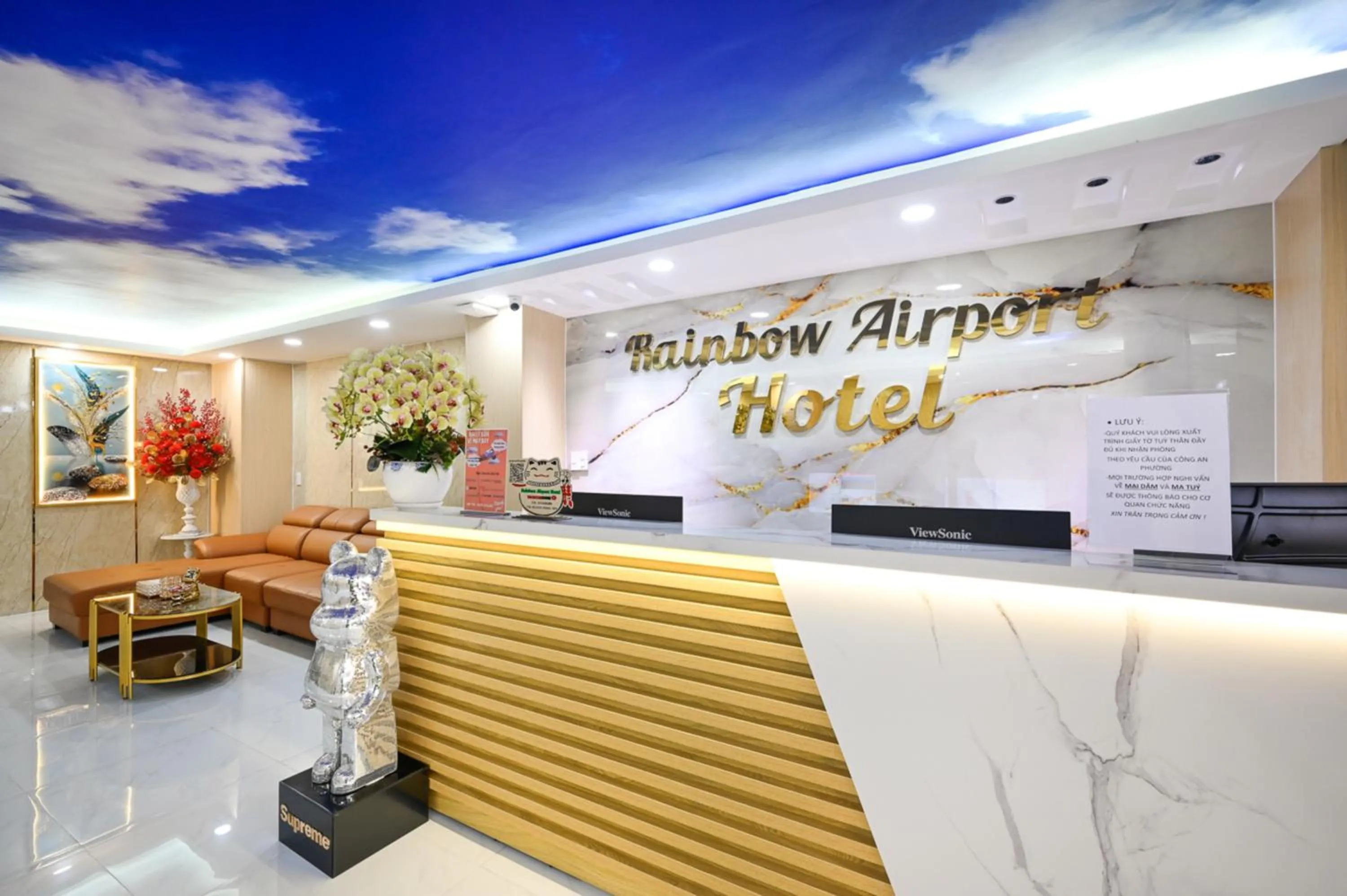 Lobby or reception in Rainbow Airport Hotel