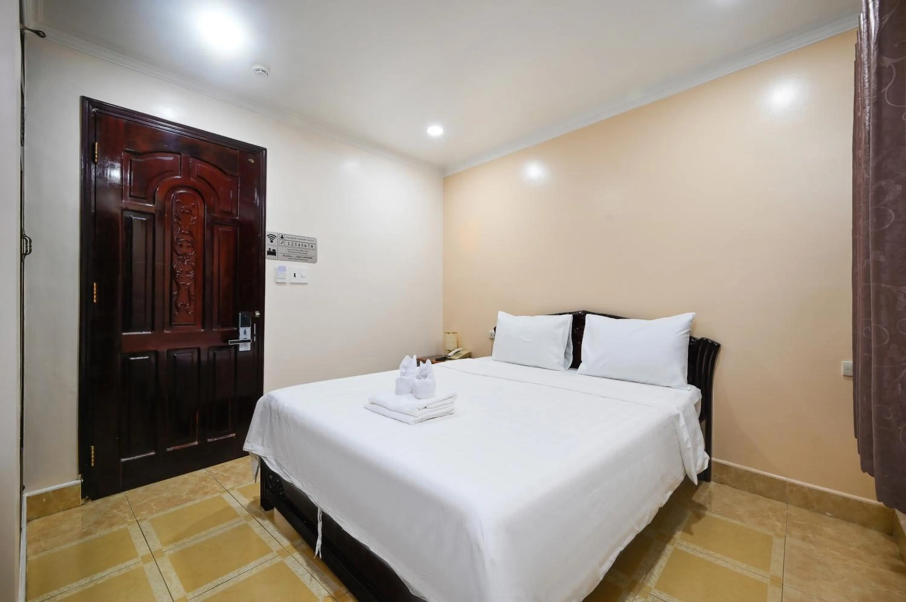 Bed in Rainbow Airport Hotel