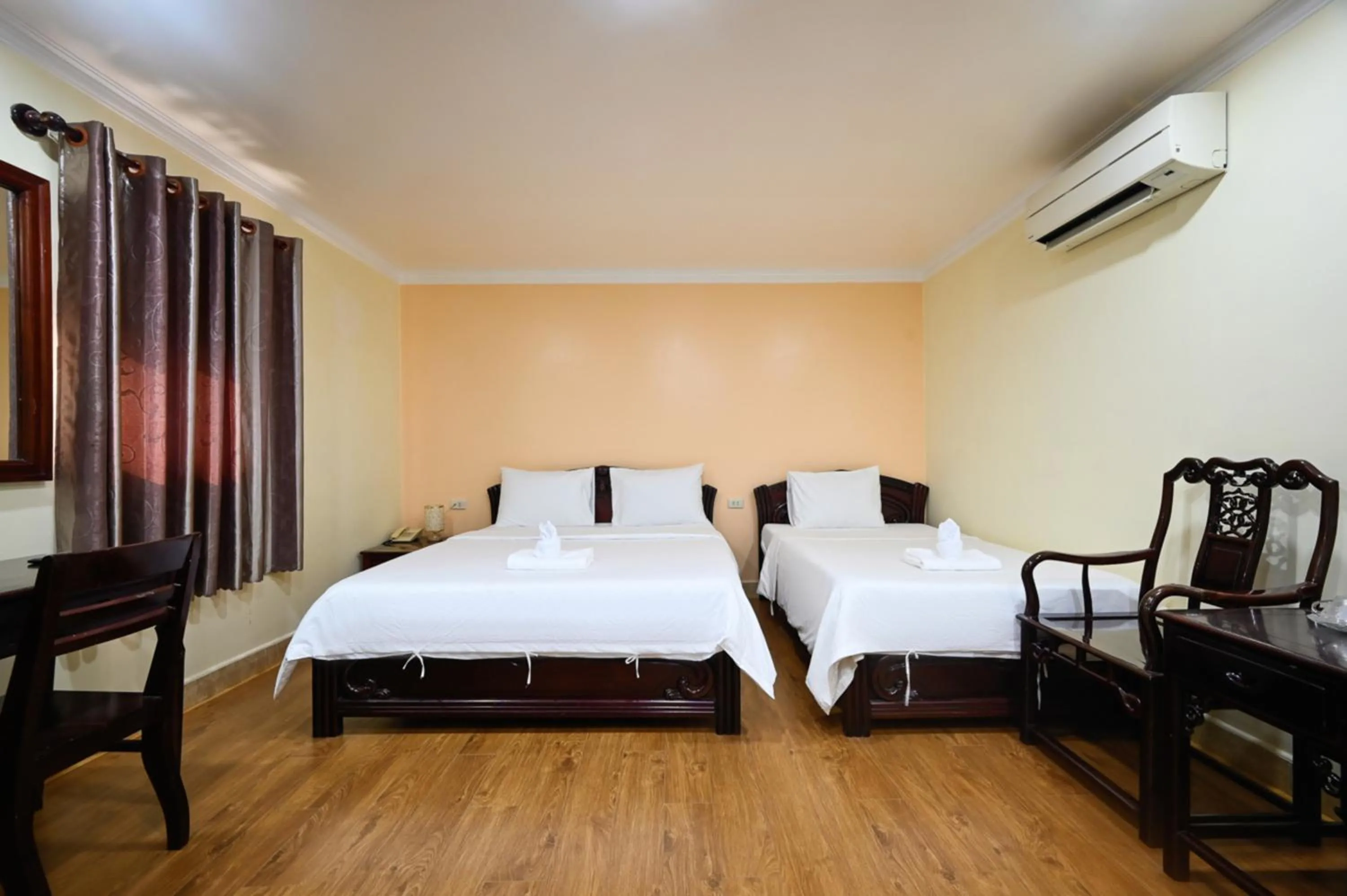 Bed in Rainbow Airport Hotel