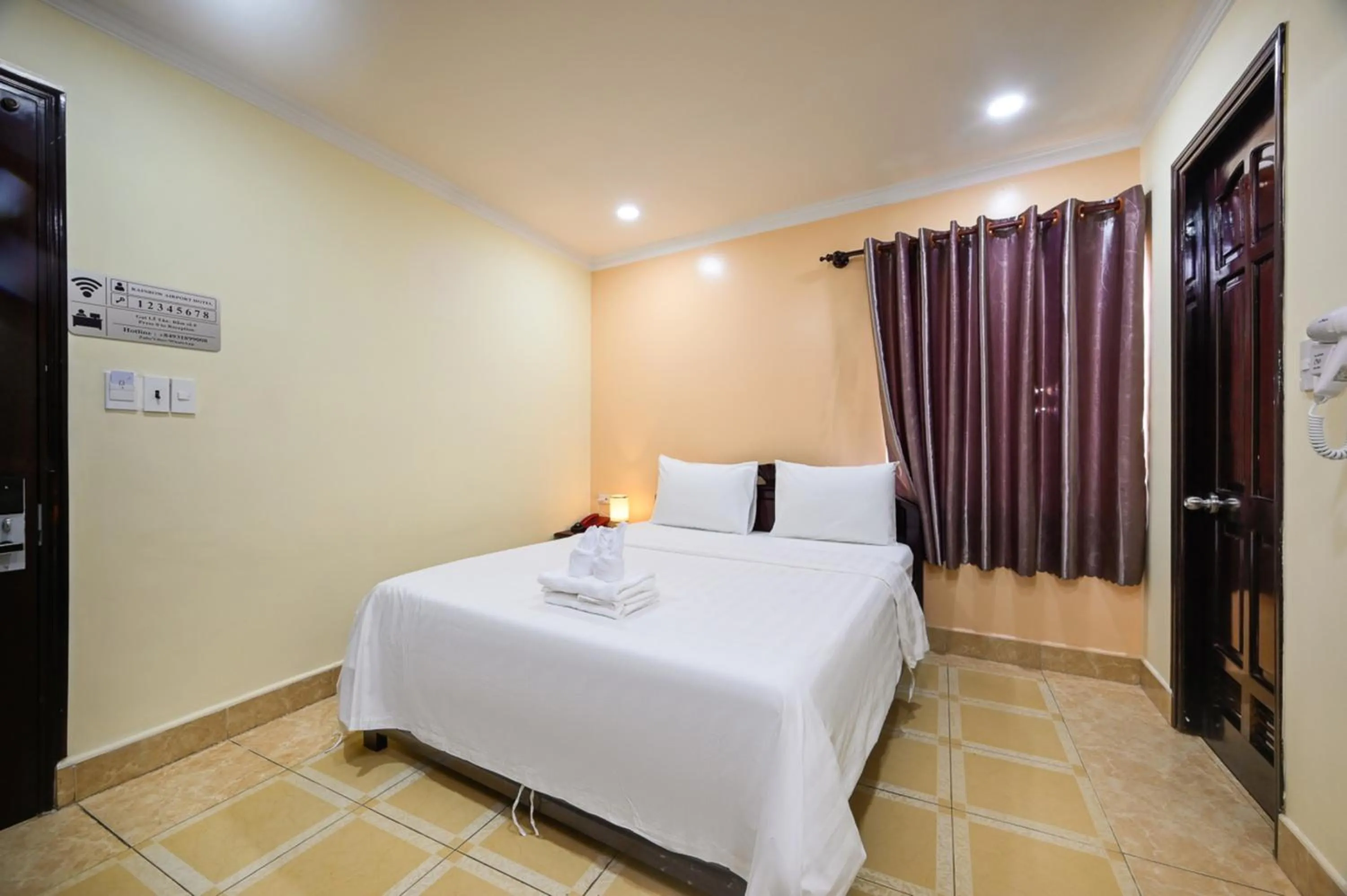 Bed in Rainbow Airport Hotel