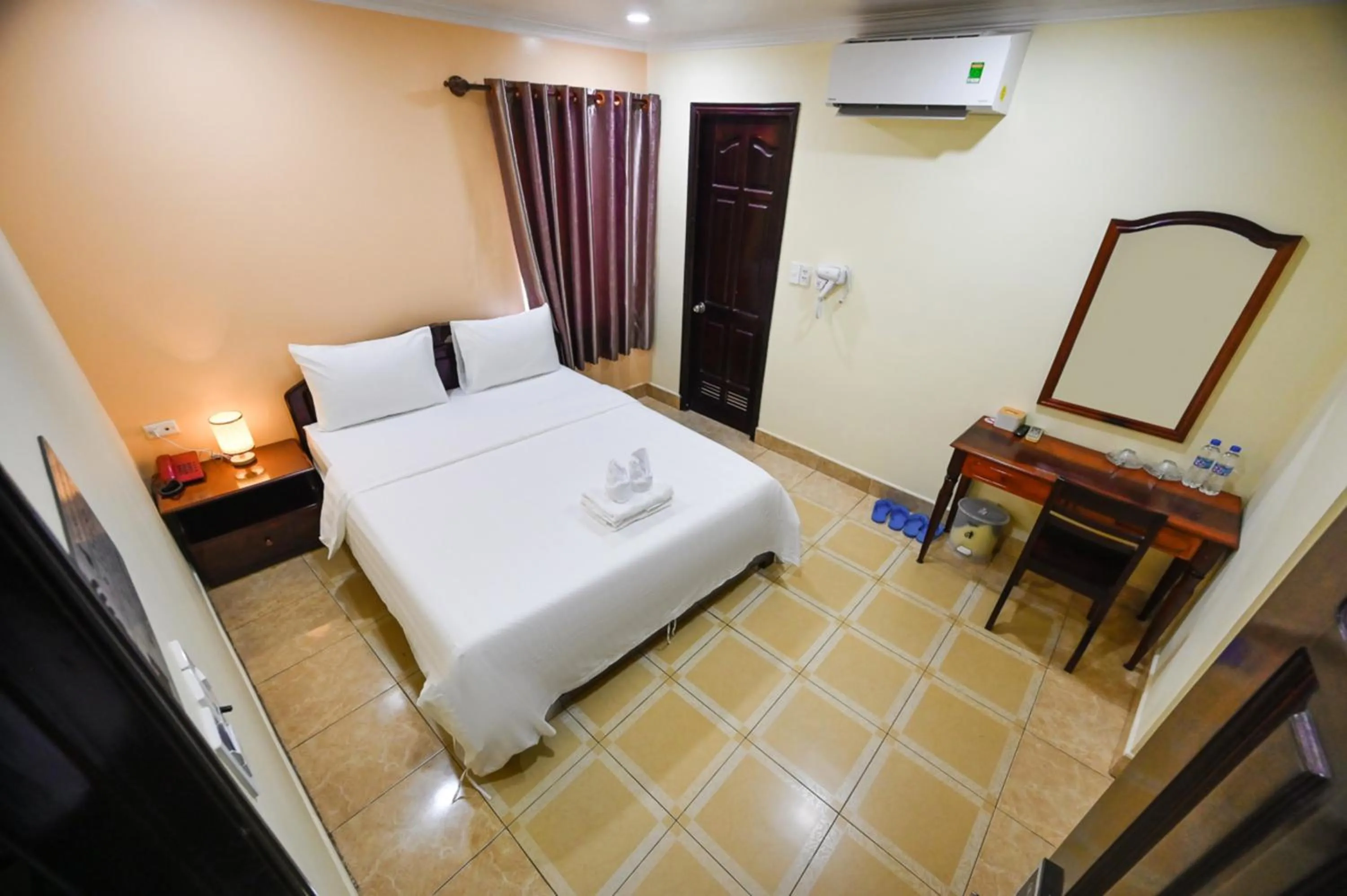 Bed in Rainbow Airport Hotel