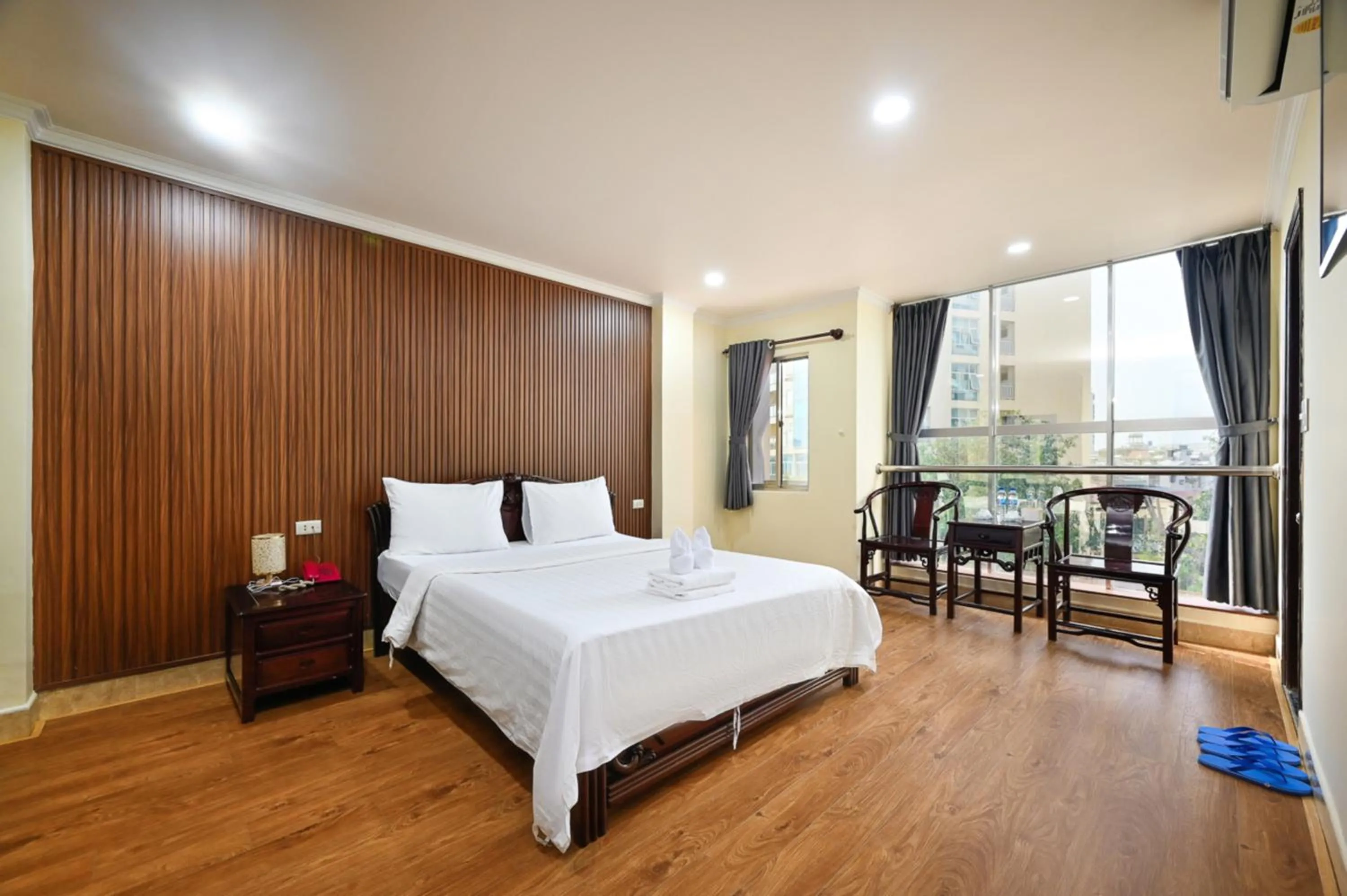 Bed in Rainbow Airport Hotel