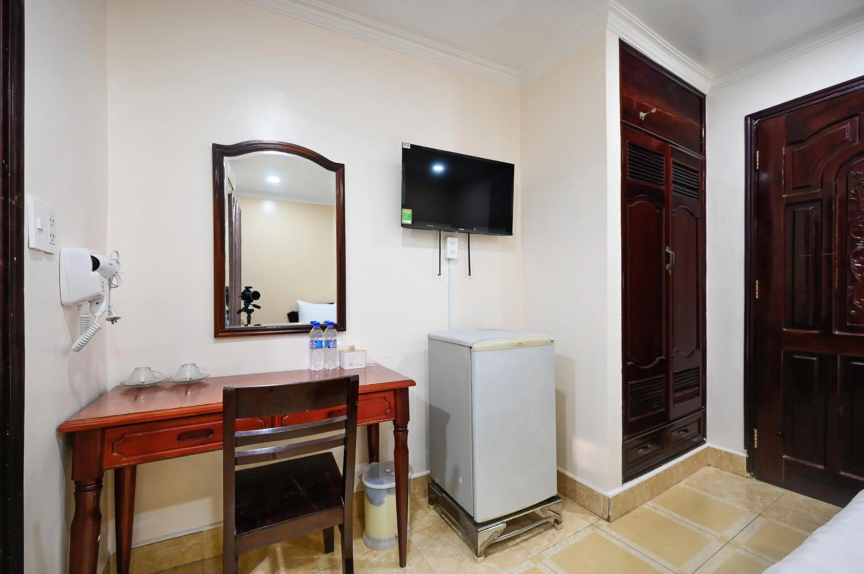 Photo of the whole room in Rainbow Airport Hotel