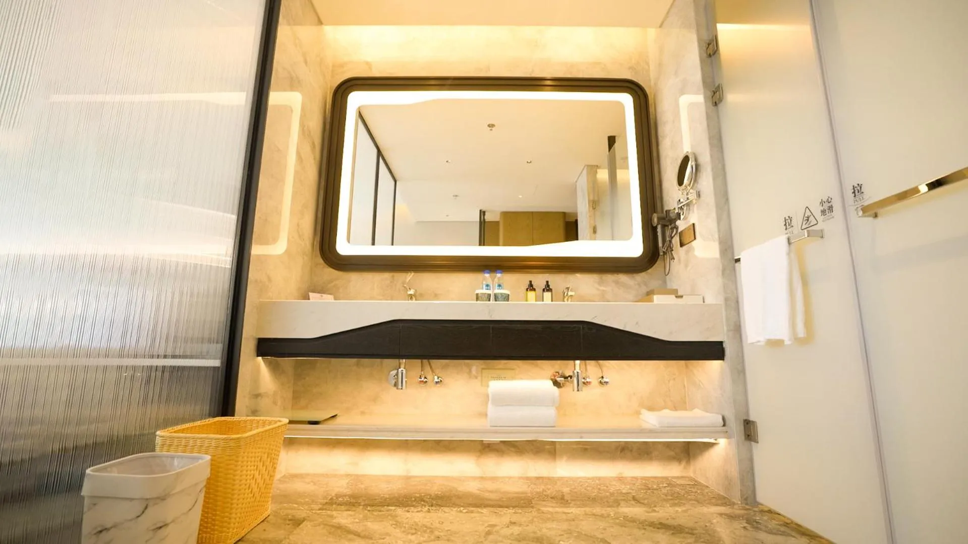 Deluxe Room in Capital International Exhibition & Convention Center Hotel