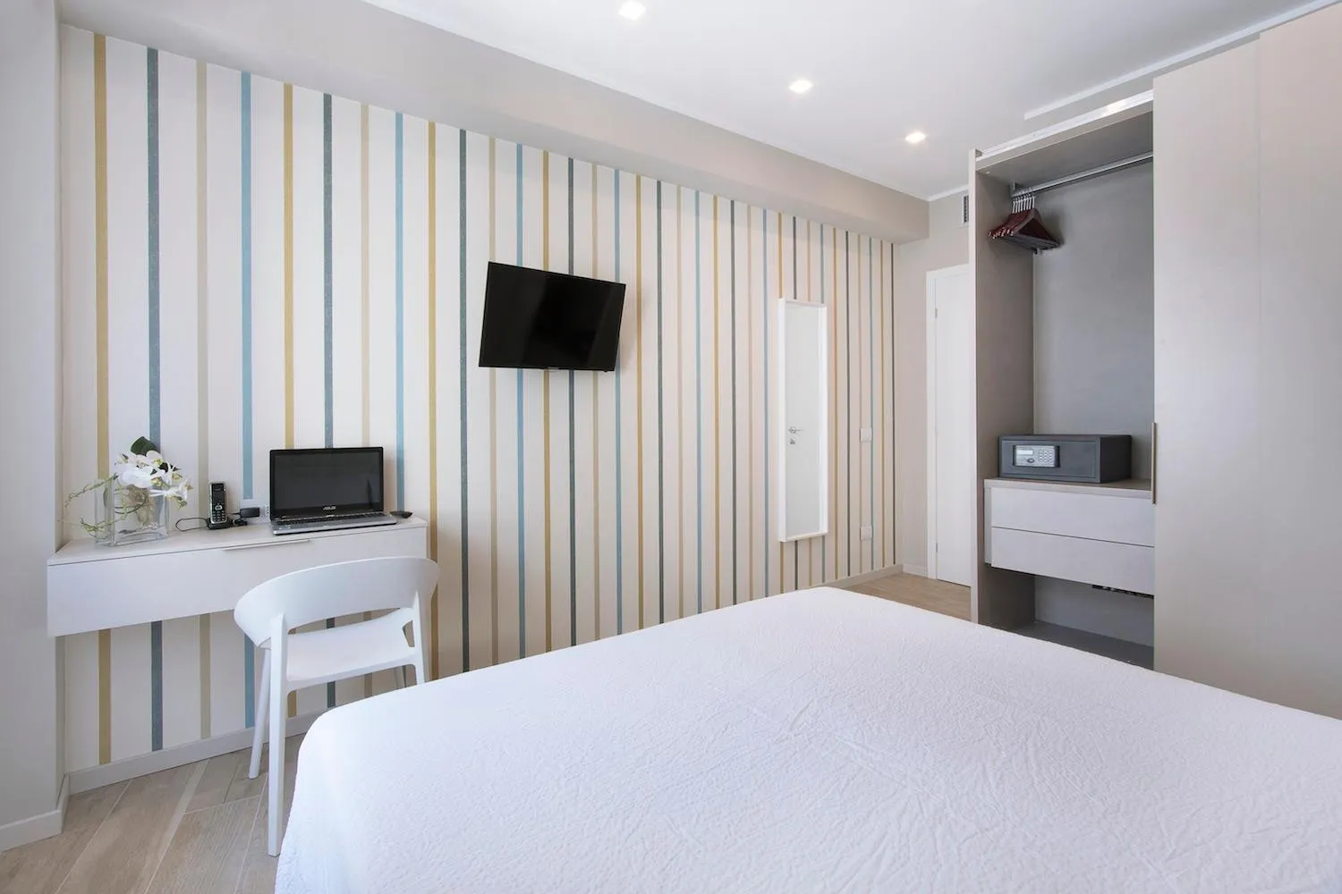 Bedroom, Bed in Residence Dolcemare