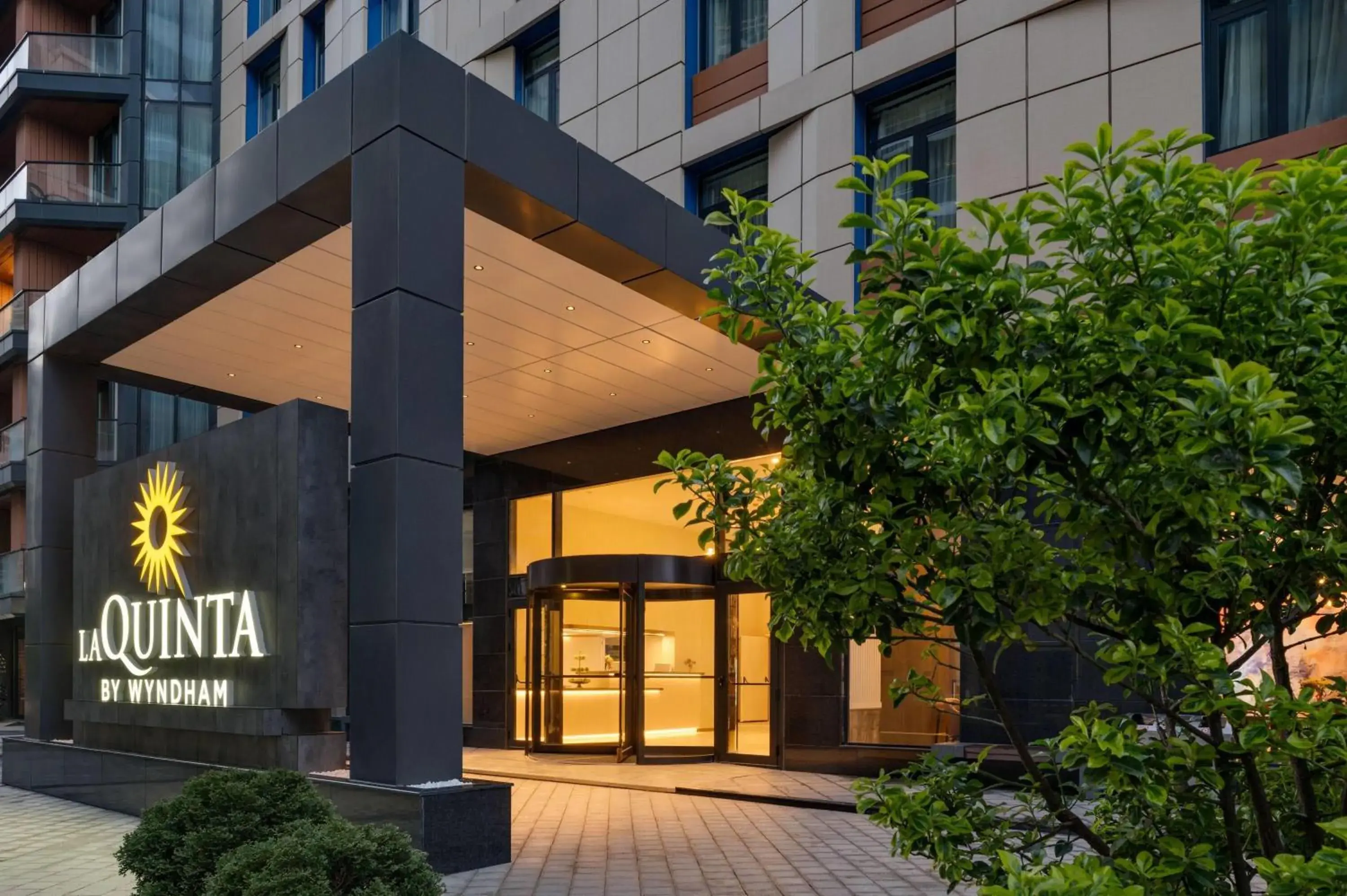 Property building in La Quinta by Wyndham Batumi Property building in La Quinta by Wyndham Batumi