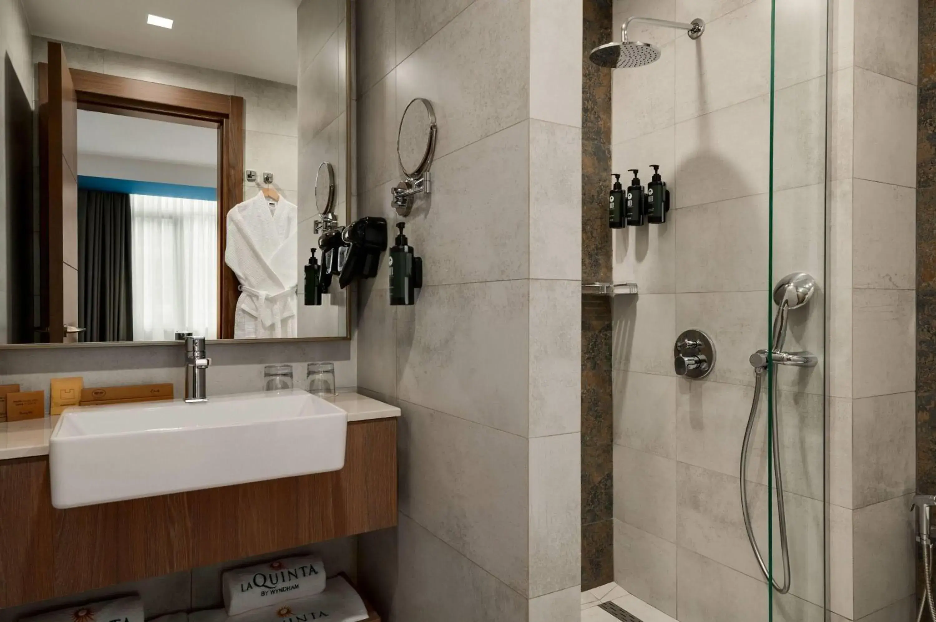 Bathroom in La Quinta by Wyndham Batumi Bathroom in La Quinta by Wyndham Batumi