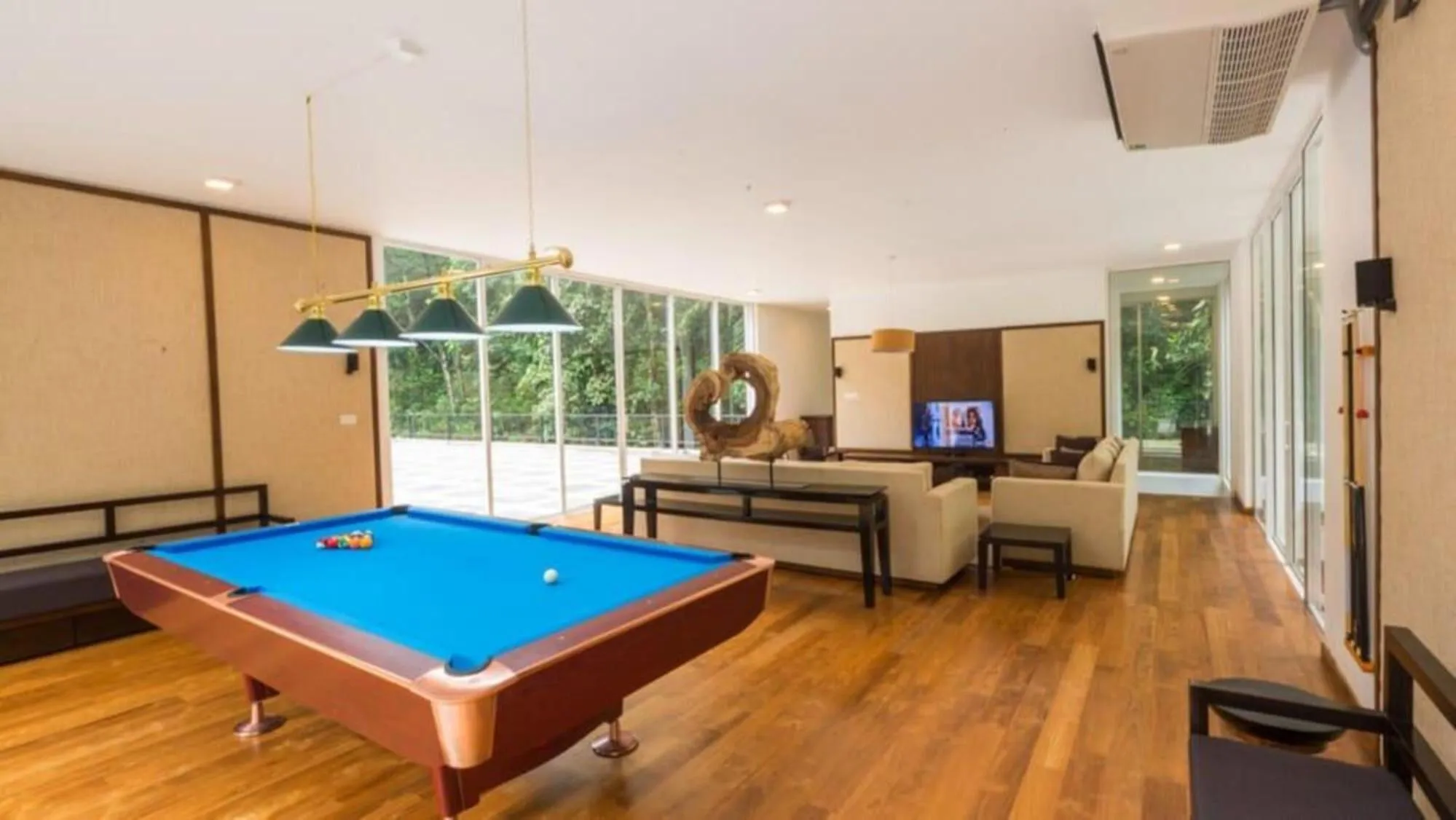 Communal lounge/ TV room in Palmstone Retreat