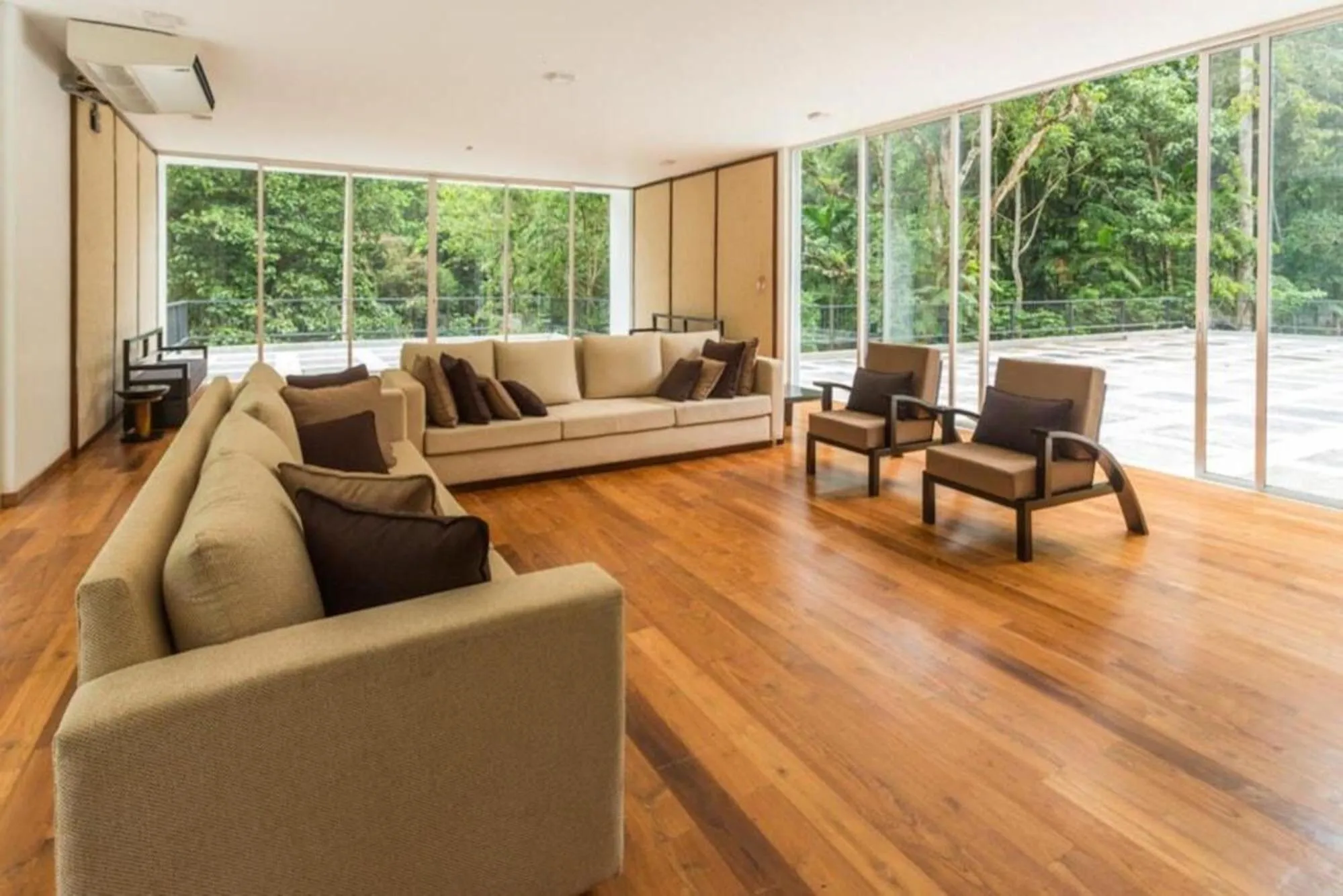 Seating area in Palmstone Retreat